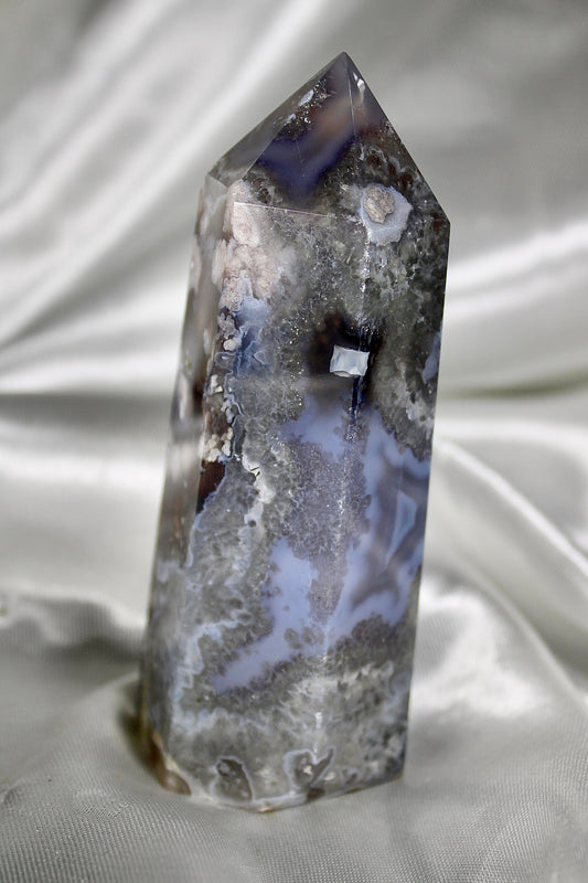 Black/grey/blue flower agate tower with banding and quartz 254g 11cm