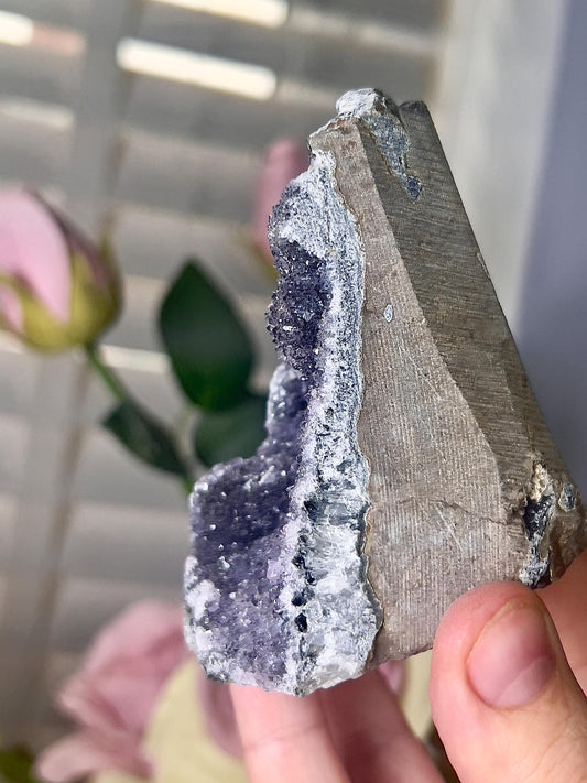 amethyst with purple tones cutbase freeform with mini portal - 220g 8cm(h) 8cm(w)