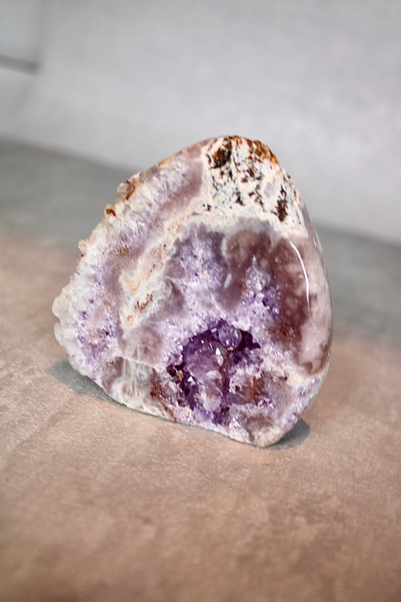 Extra high quality, purple, pink amethyst flame with quartz from brazil 220g 8cm (h) 8cm (w)