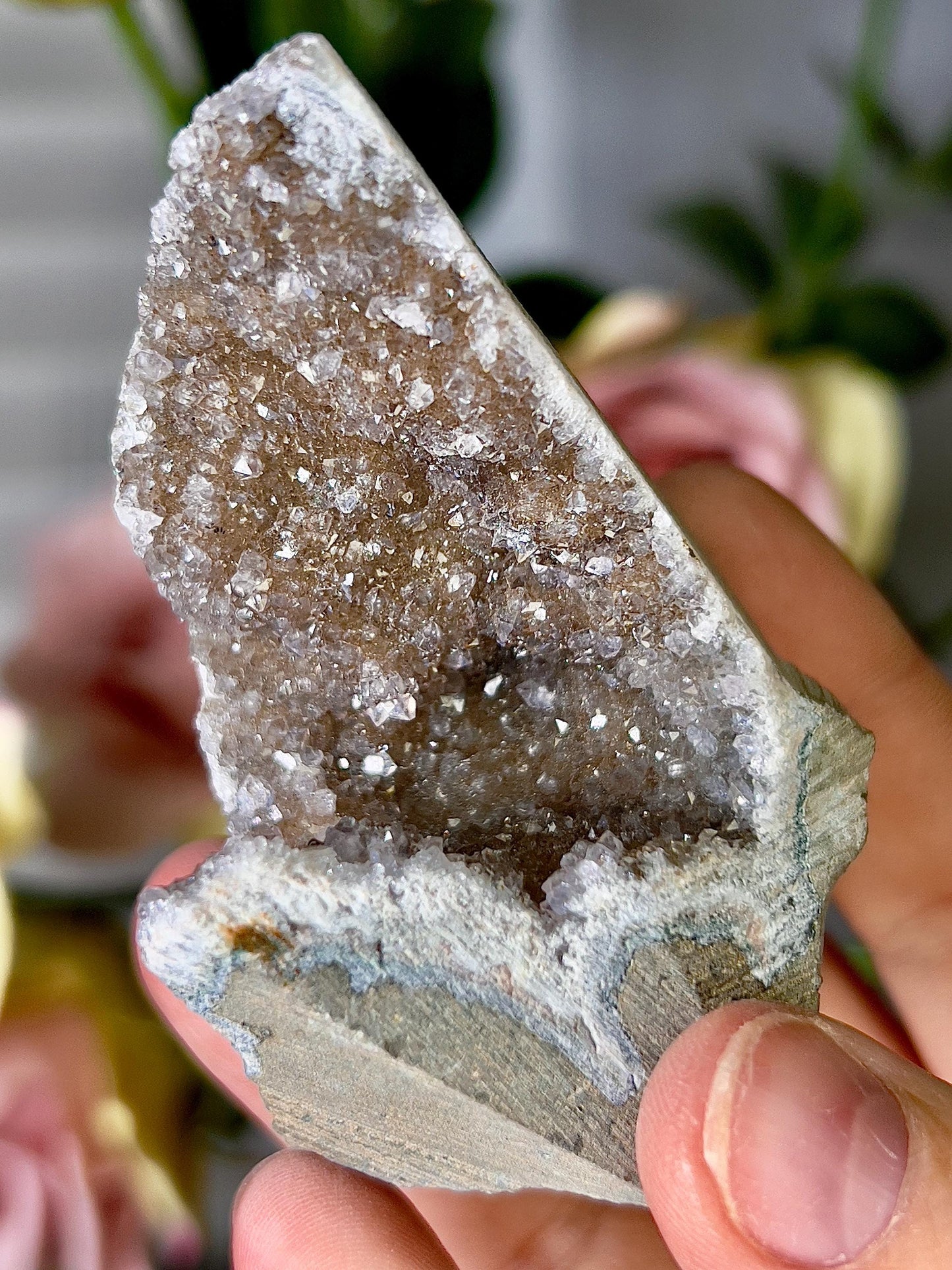 amethyst cutbase green toned freeform - 115g 6cm(h) 4cm(w)