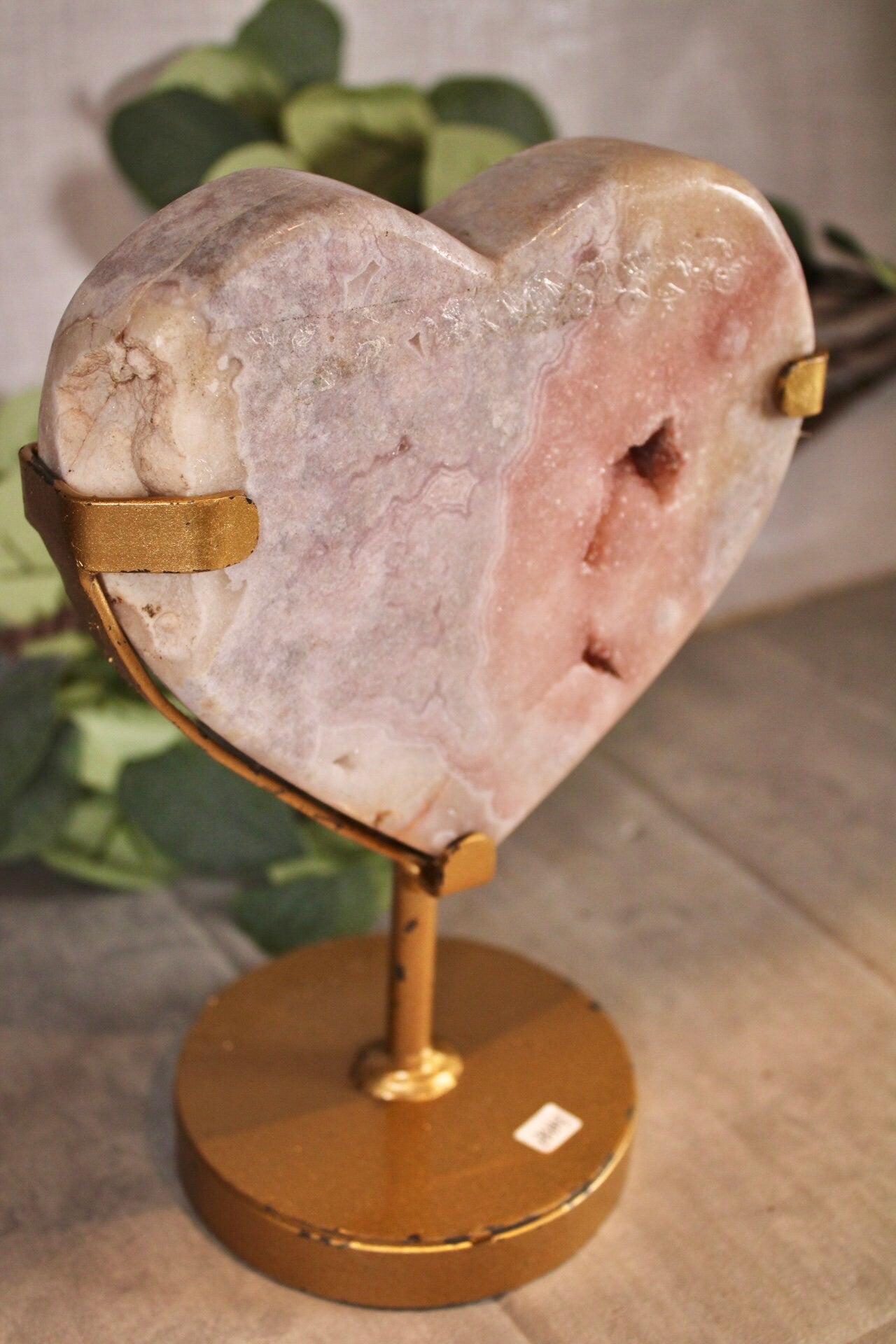 Peachy, pink amethyst heart on stand 1.165kg - paint is scratched off stand (can easily be repainted)