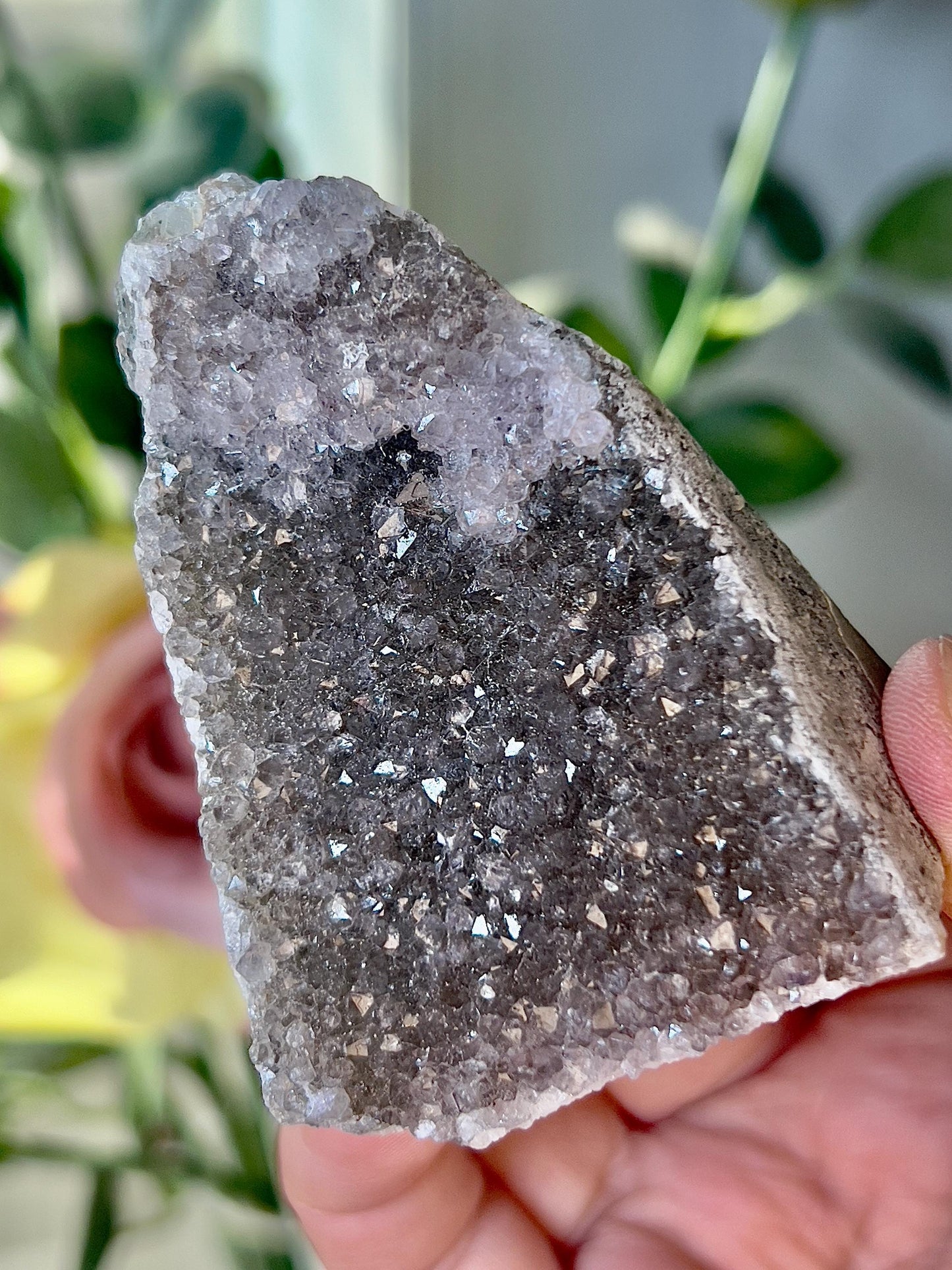 amethyst cutbase freeform - 160g 7cm(h) 5cm(w)