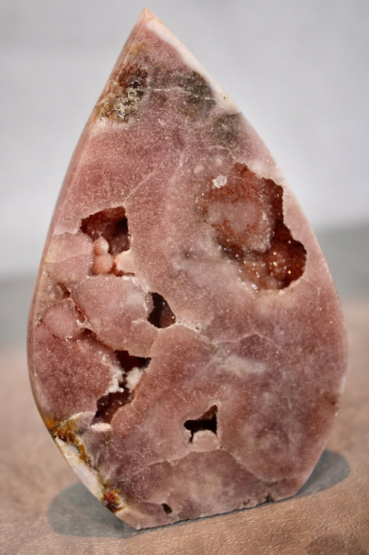 Berry red, druzy, pink Amethyst flame from Brazil 260g 11.5cm (h) 7.5cm (w)