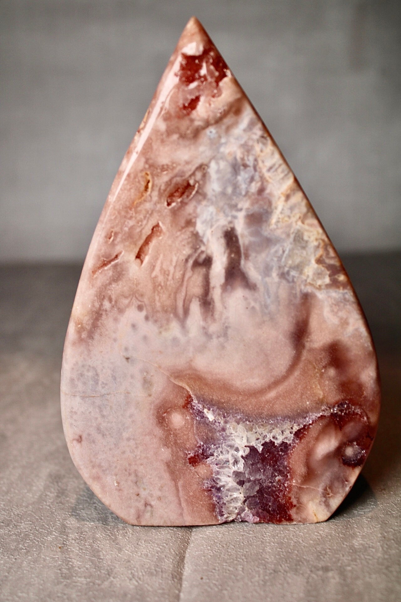 High quality, pink amethyst, flame from brazil 530g 14cm (h) 9.5cm (w)