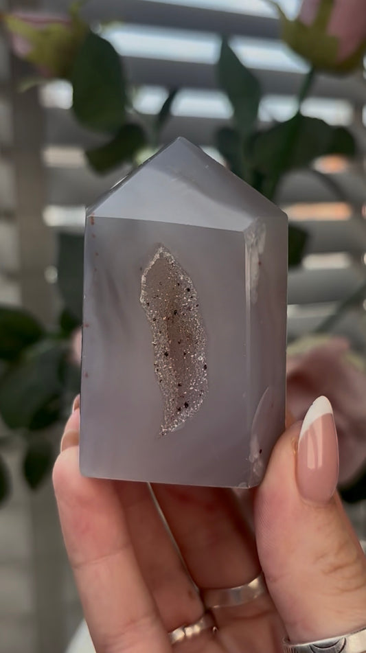 Beautiful, agate tower with druzy