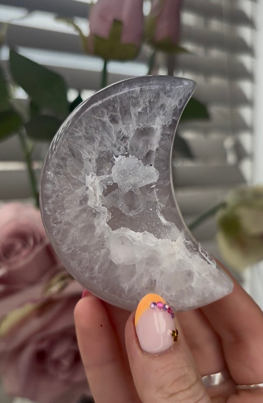Beautiful, high quality, agate moon with druzy - stand included