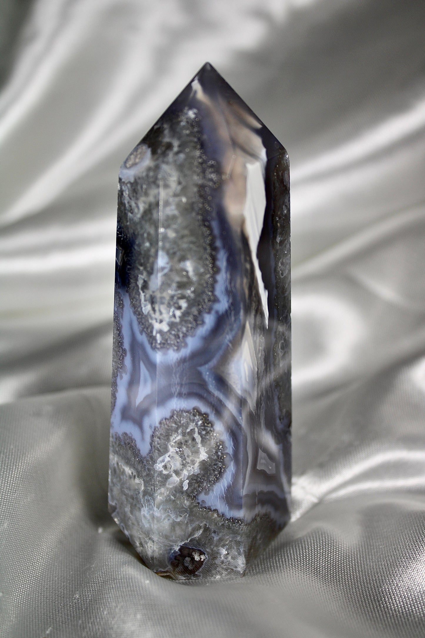 Black/grey/blue flower agate tower with banding and quartz 254g 11cm
