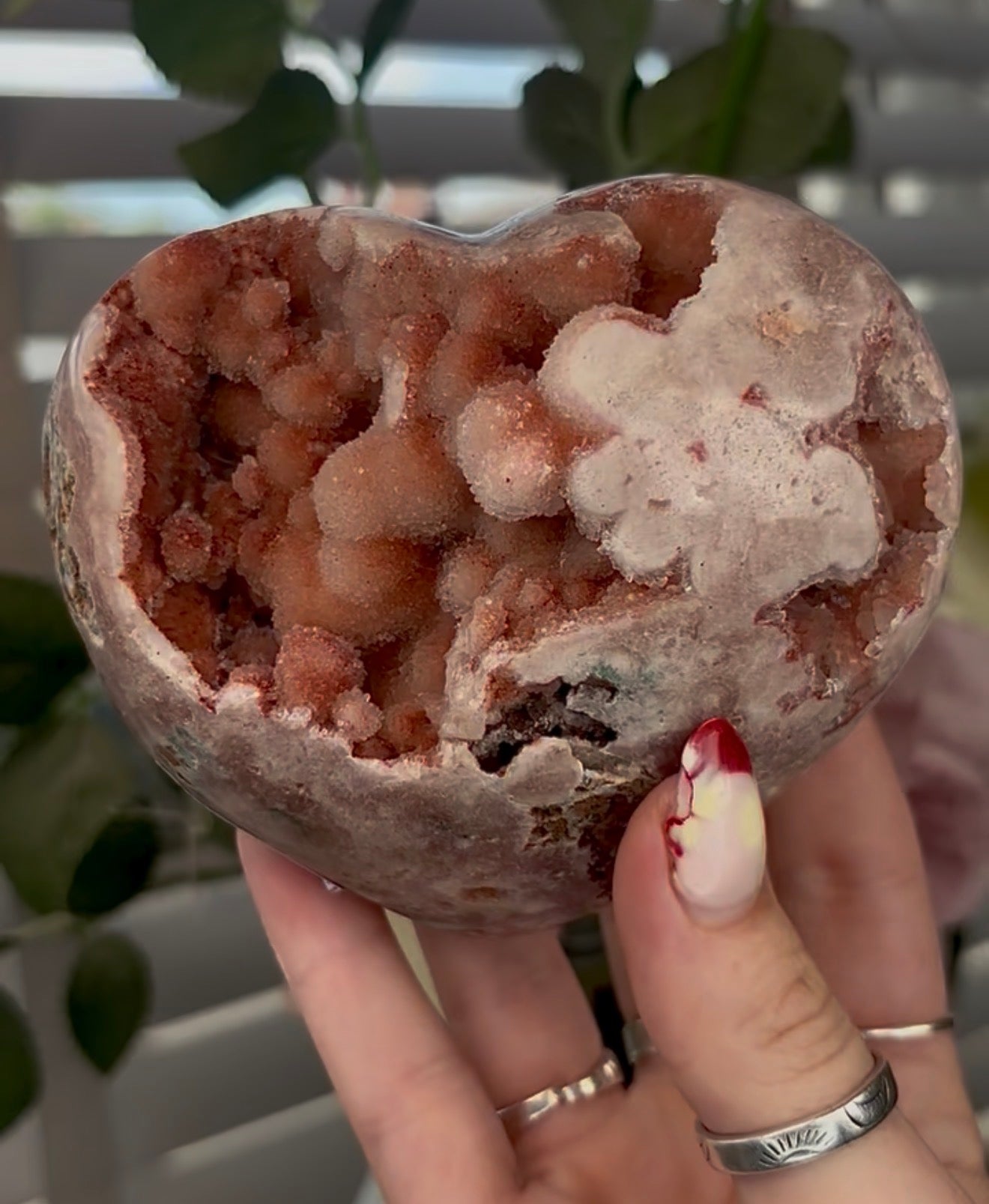 Hq bubble druzy, pink amethyst heart - comes with stand (10.5cm)