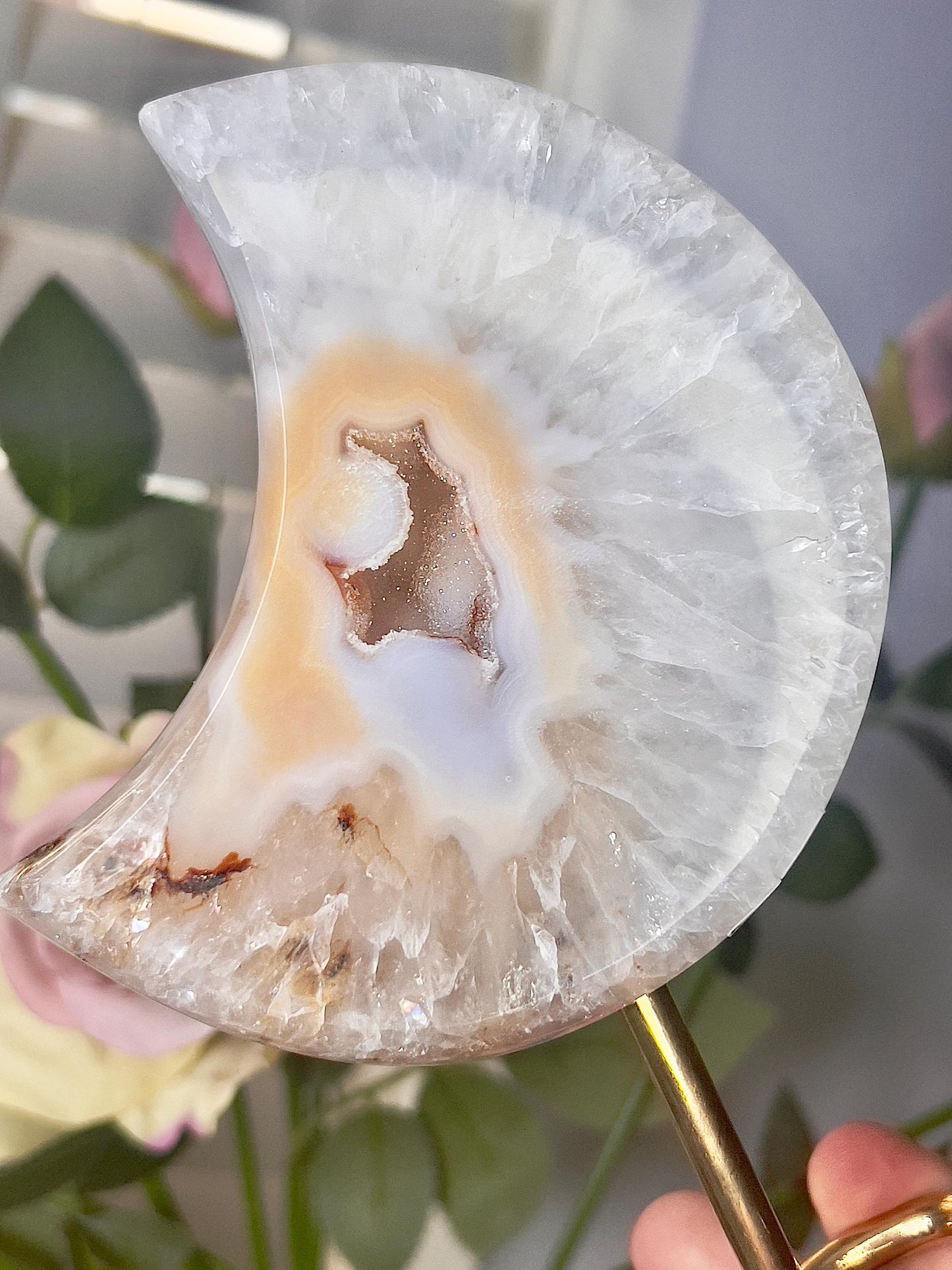 Beautiful, agate moon on stand 465g 17cm(h) 12cm(w)