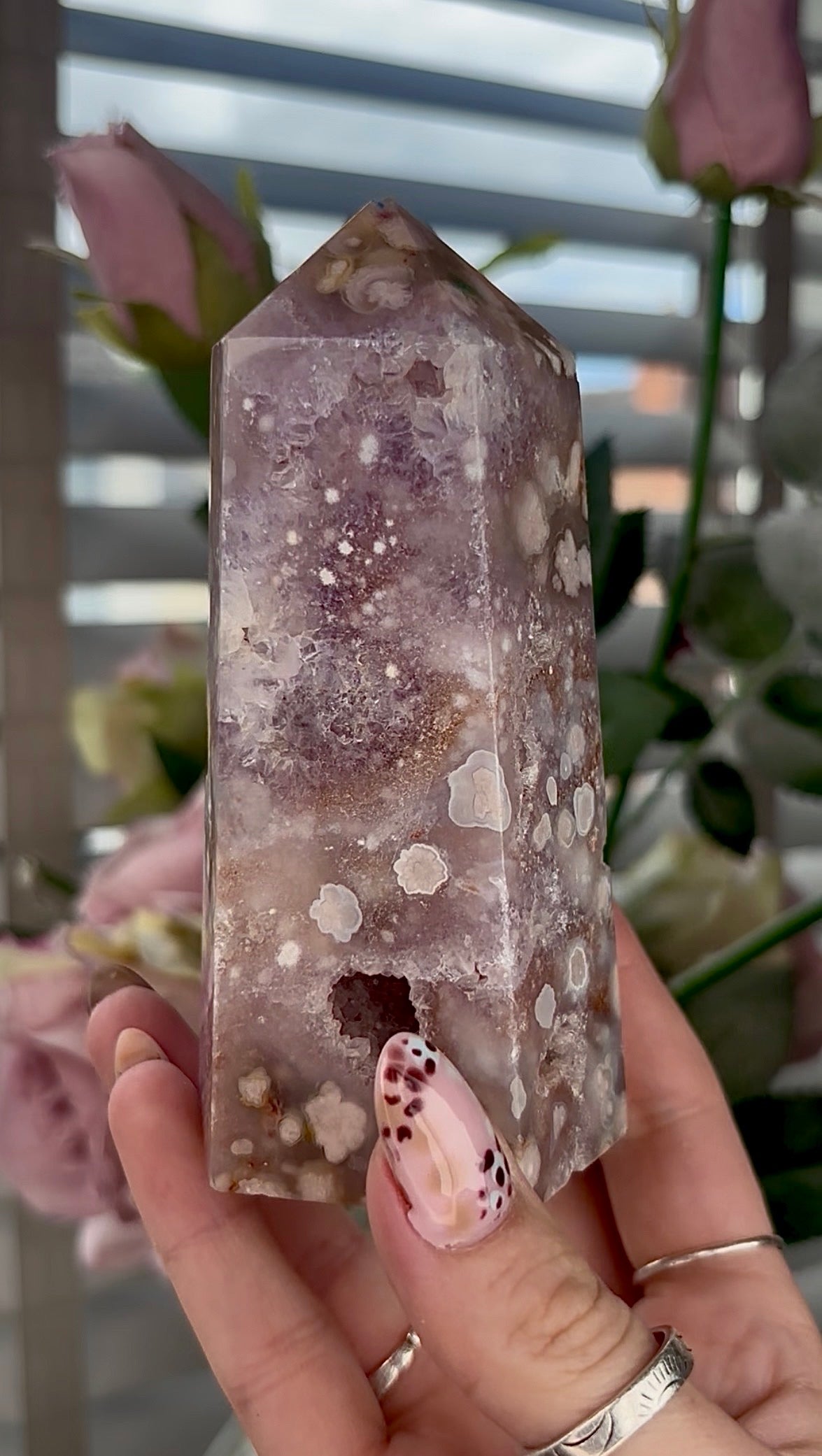 High grade, Amethyst Flower agate tower with quartz