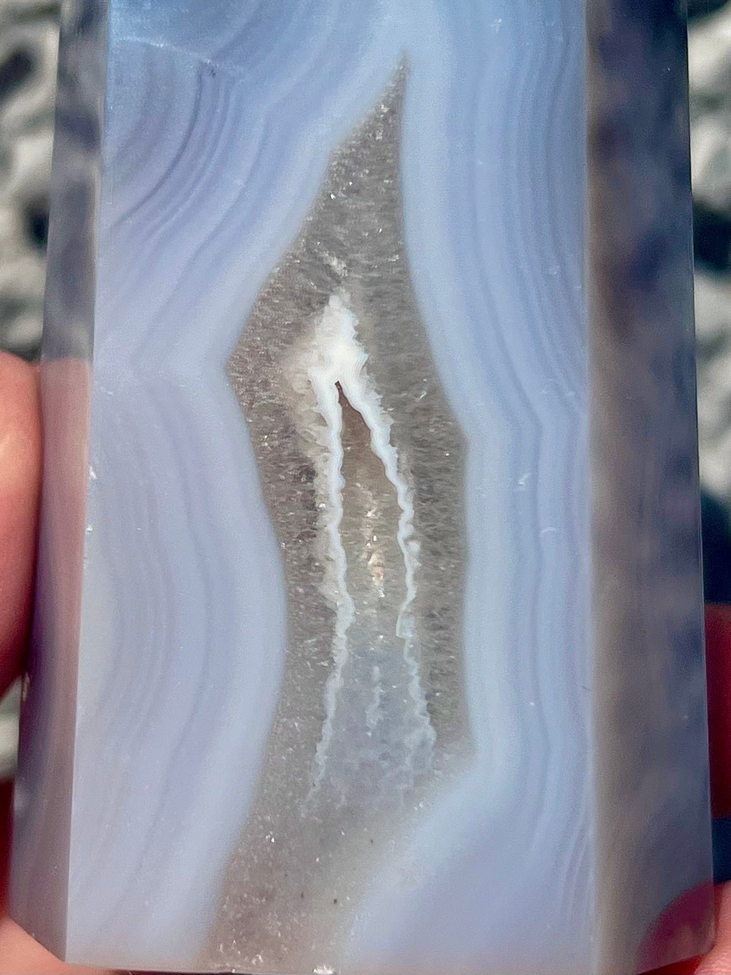 Black/grey/blue flower agate tower with banding and quartz 254g 11cm