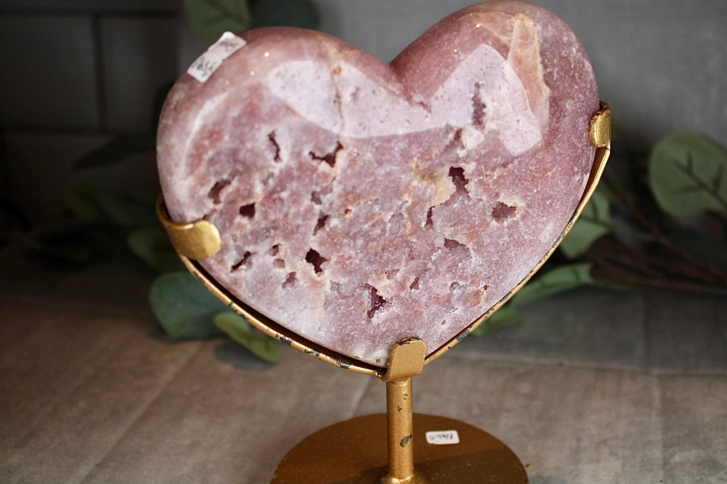 Berry red, pink amethyst, heart, on gold stand - 920g - paint is scratched off stand thats why the huge discount (can easily be repainted)