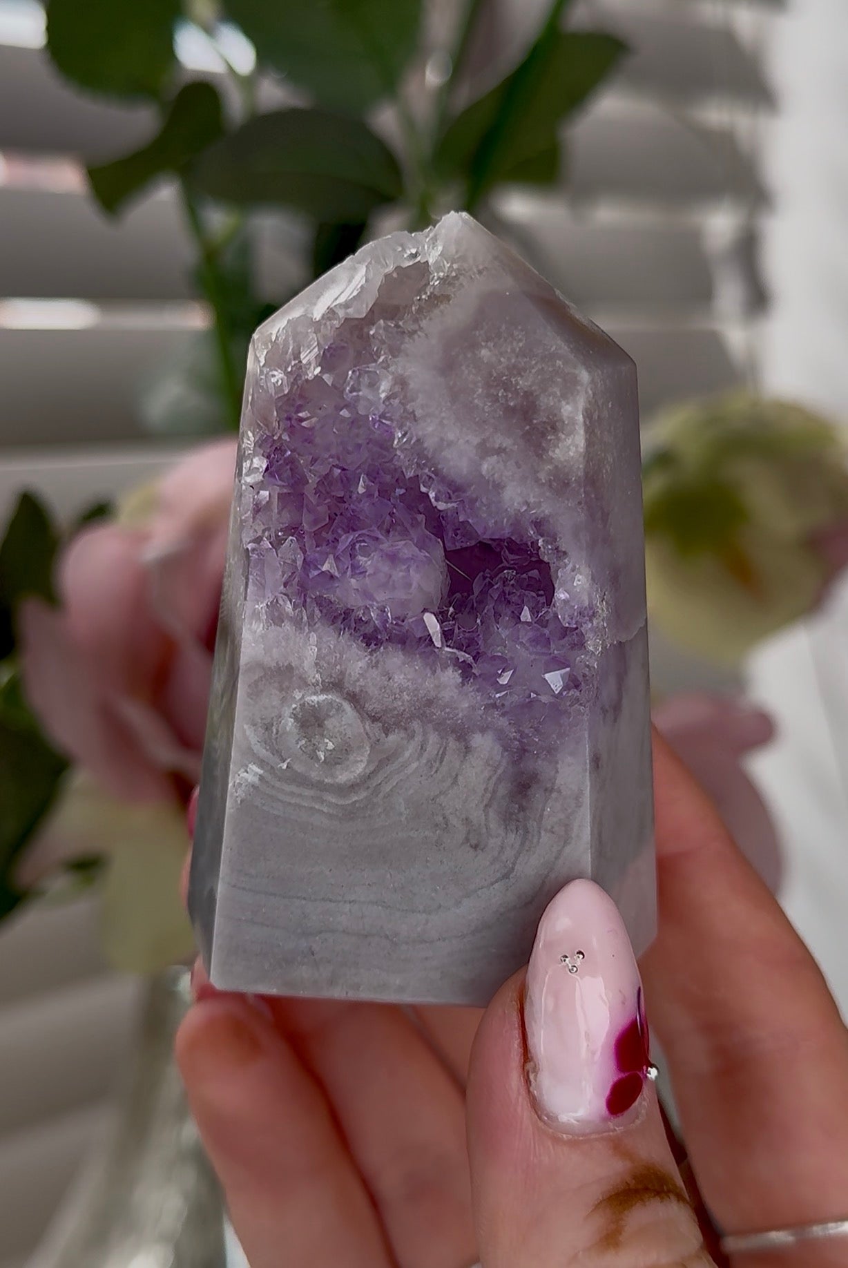 High quality Pink amethyst tower in lilac tones 8cm(h) 5cm(w)