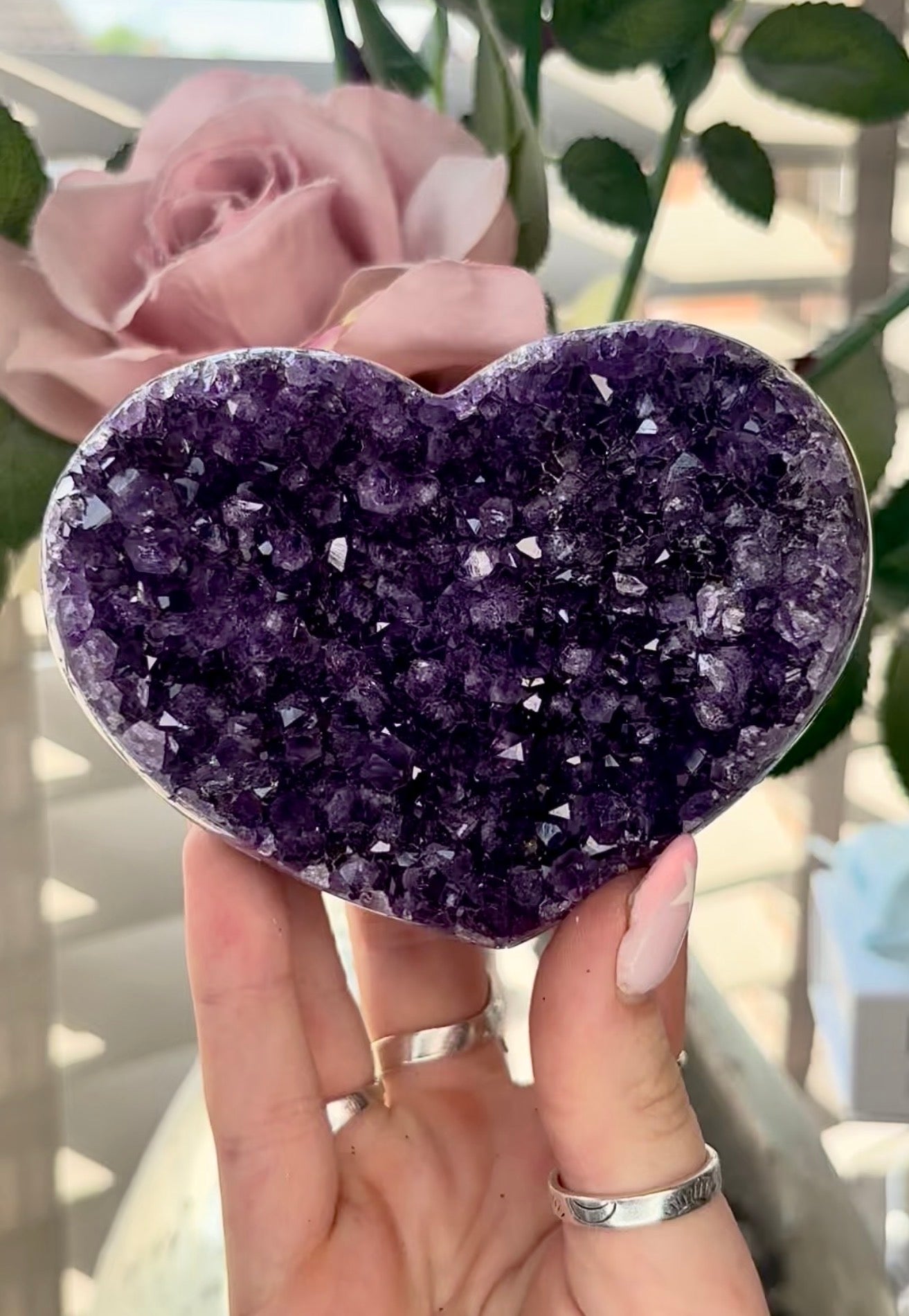 Uruguay, amethyst heart - comes with stand in purple tones