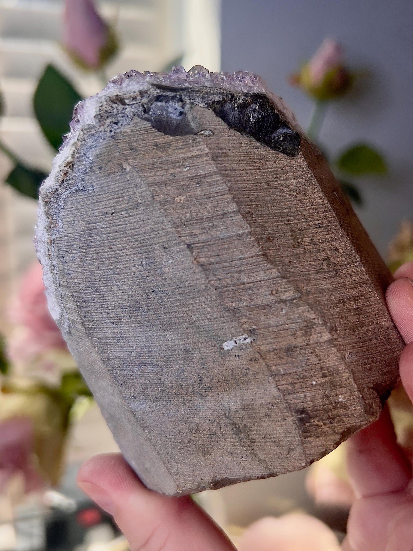 amethyst cutbase freeform with stalactite eye on the side - 610g 10cm(h) 9cm(w)