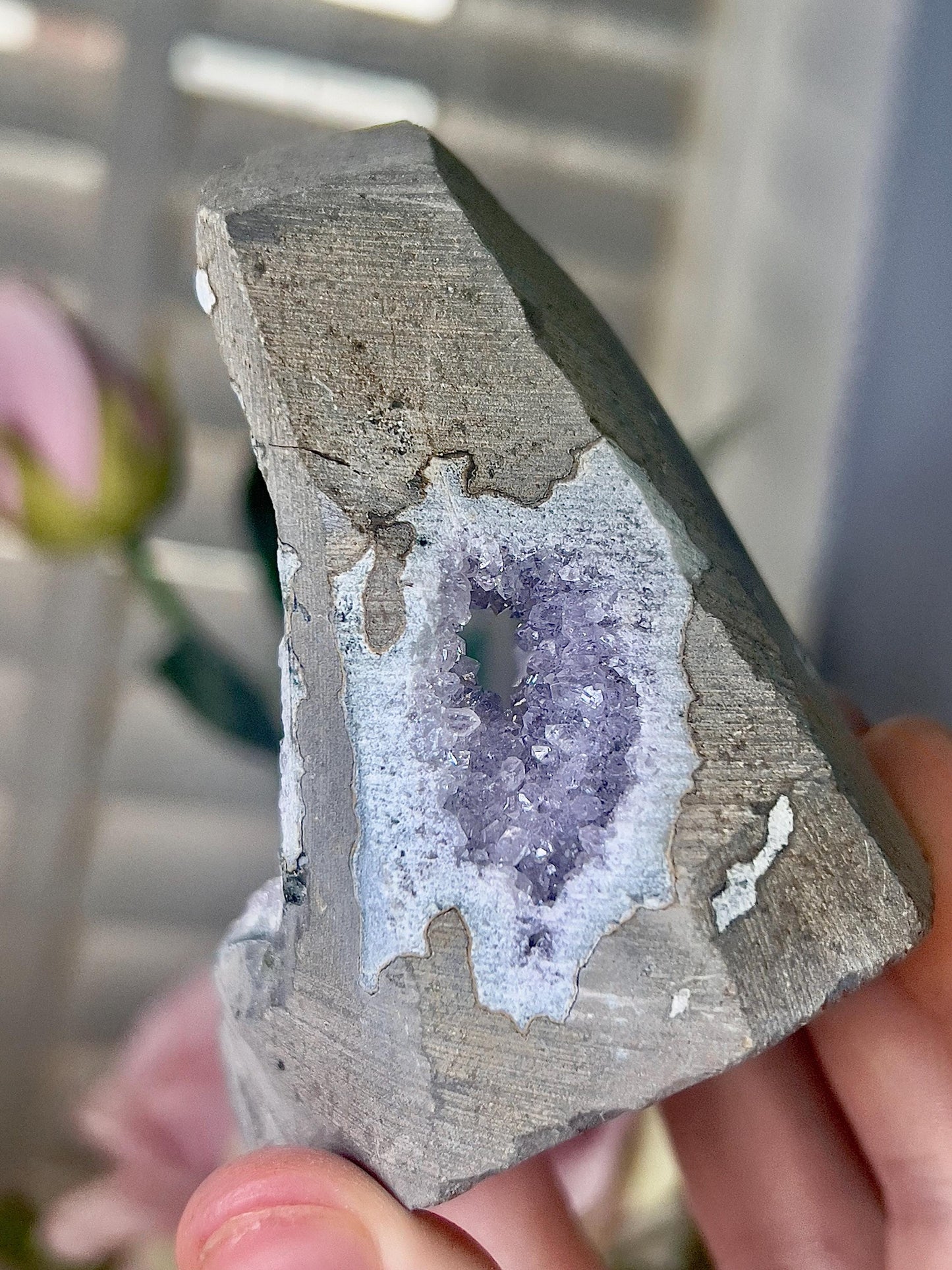 amethyst with purple tones cutbase freeform with mini portal - 220g 8cm(h) 8cm(w)