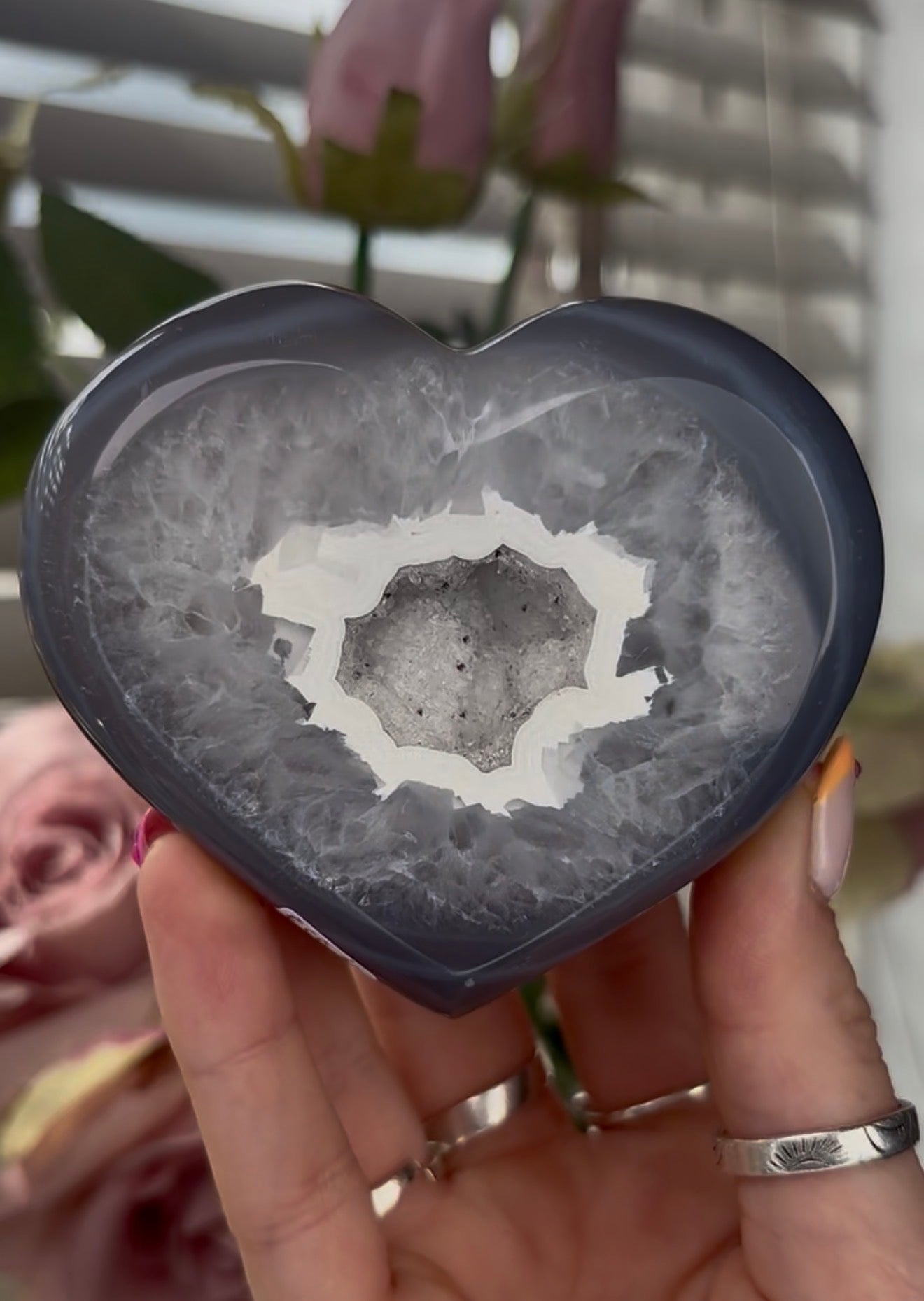 Beautiful, high quality, blue agate heart with Snow White, sugar druzy - stand included