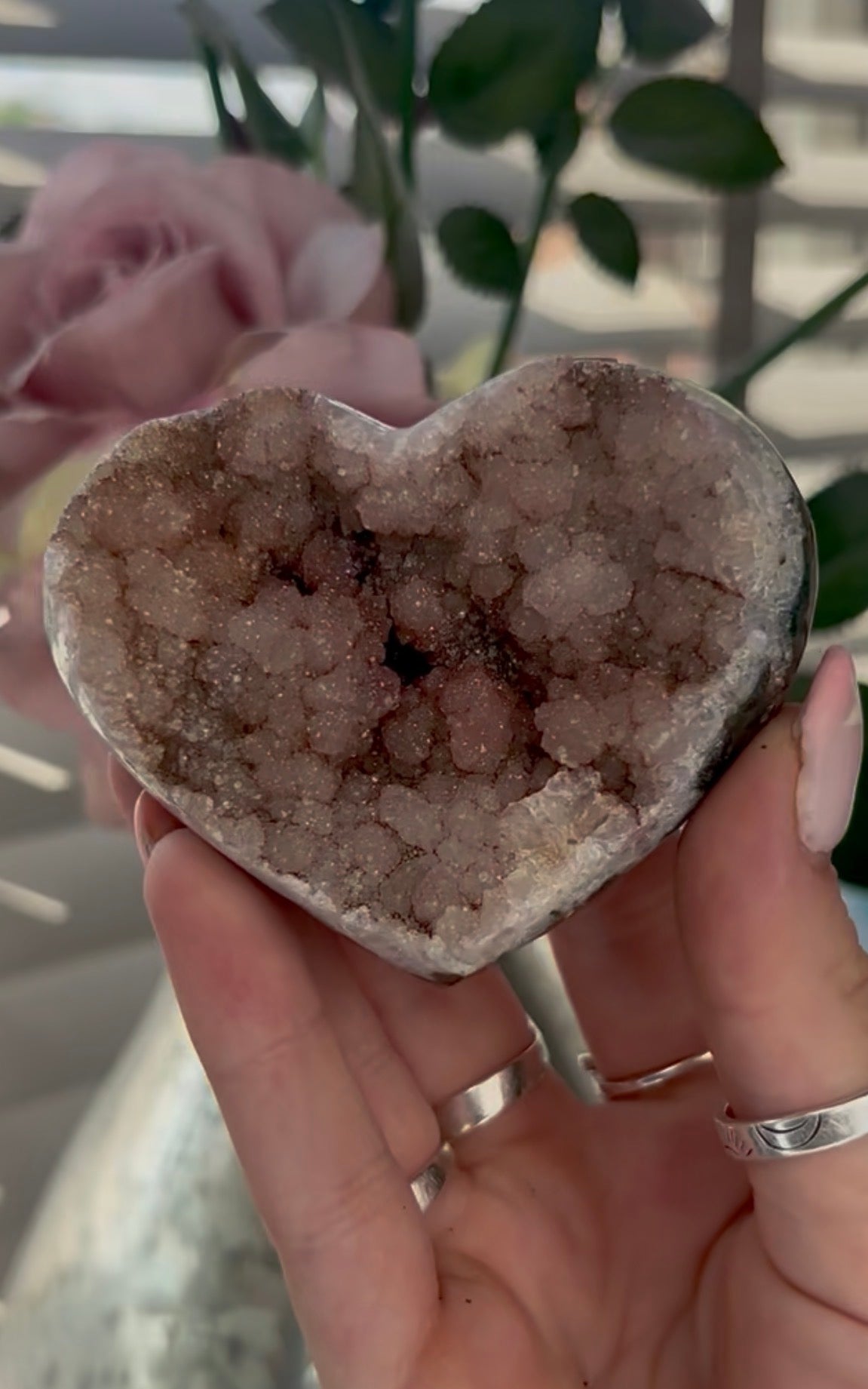 Uruguay, amethyst heart - comes with stand in pink tones