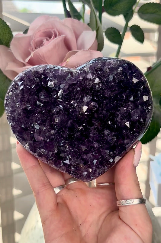 Uruguay, amethyst heart - comes with stand in purple tones