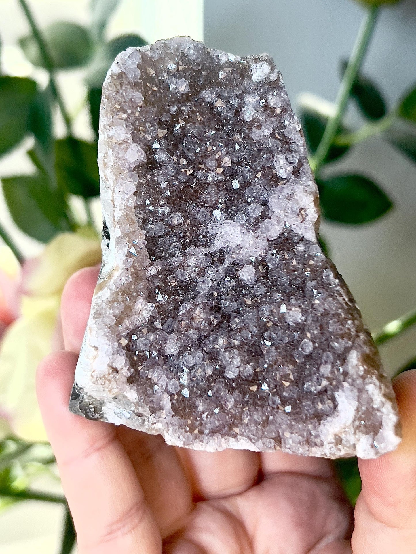 amethyst cutbase green toned freeform - 245g 7cm(h) 6cm(w)