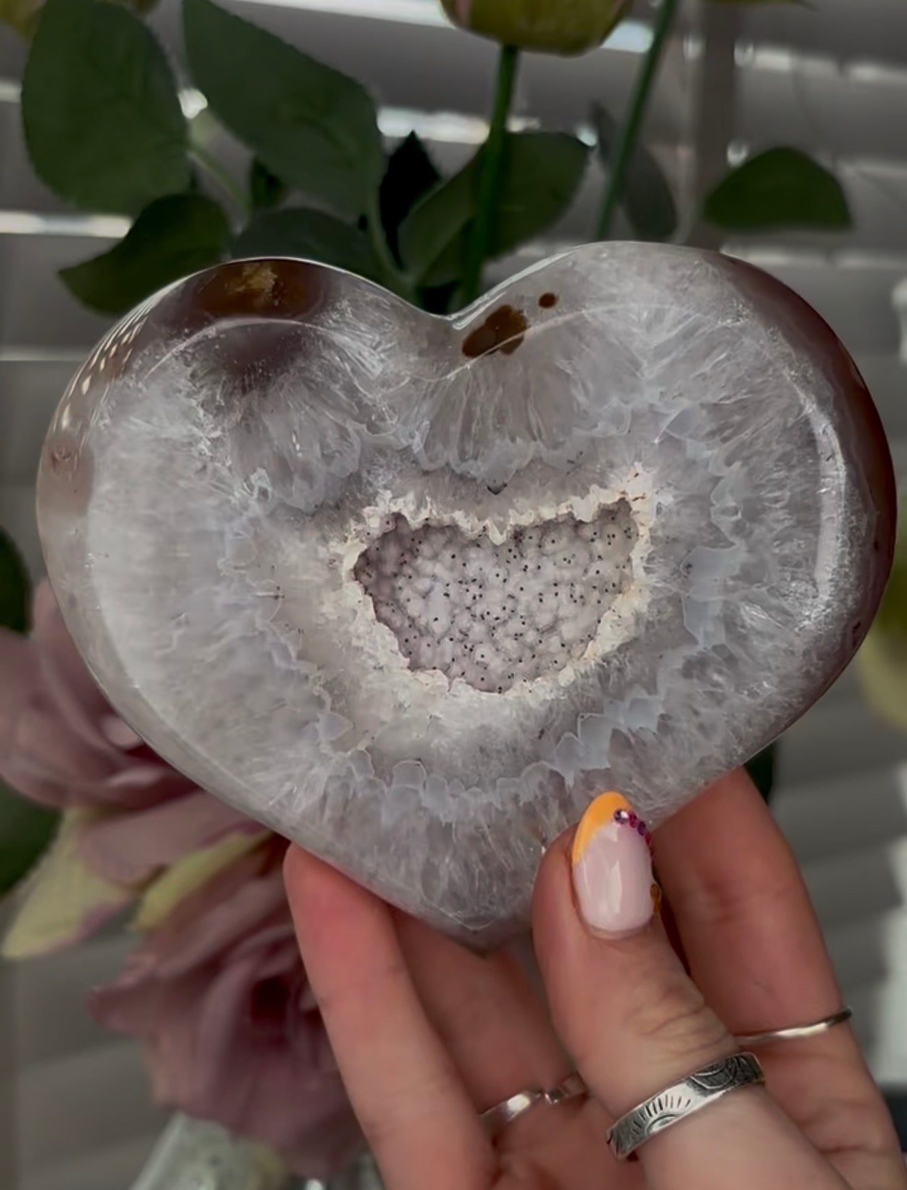 Beautiful, high grade, agate heart with druzy portal - stand included