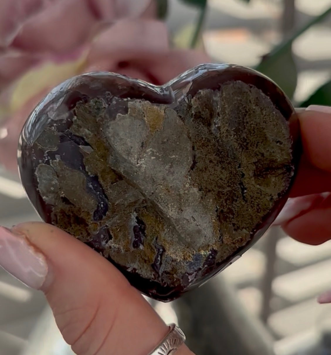 Uruguay, rainbow amethyst, heart - comes with stand in purple tones