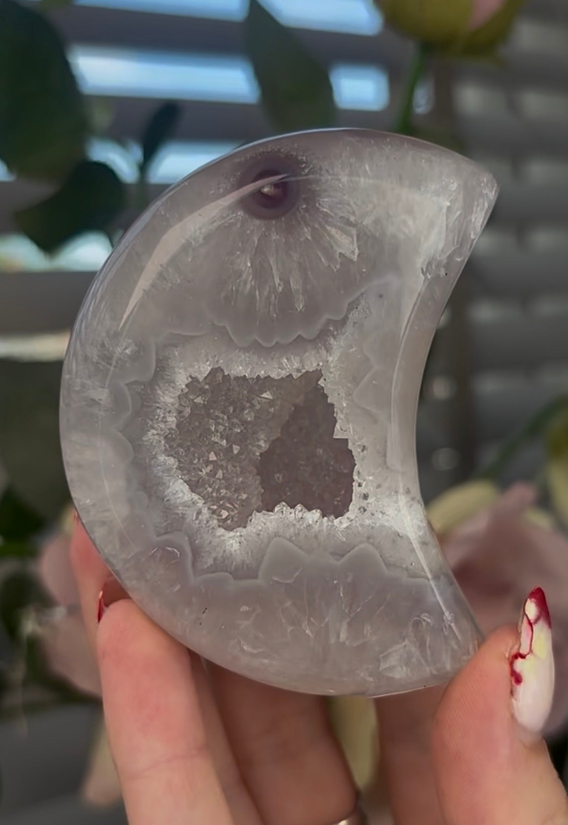 Beautiful, high quality, agate moon with druzy - stand included