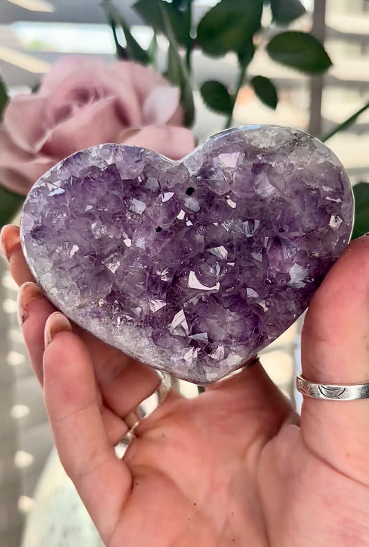 Uruguay, amethyst heart - comes with stand in purple tones