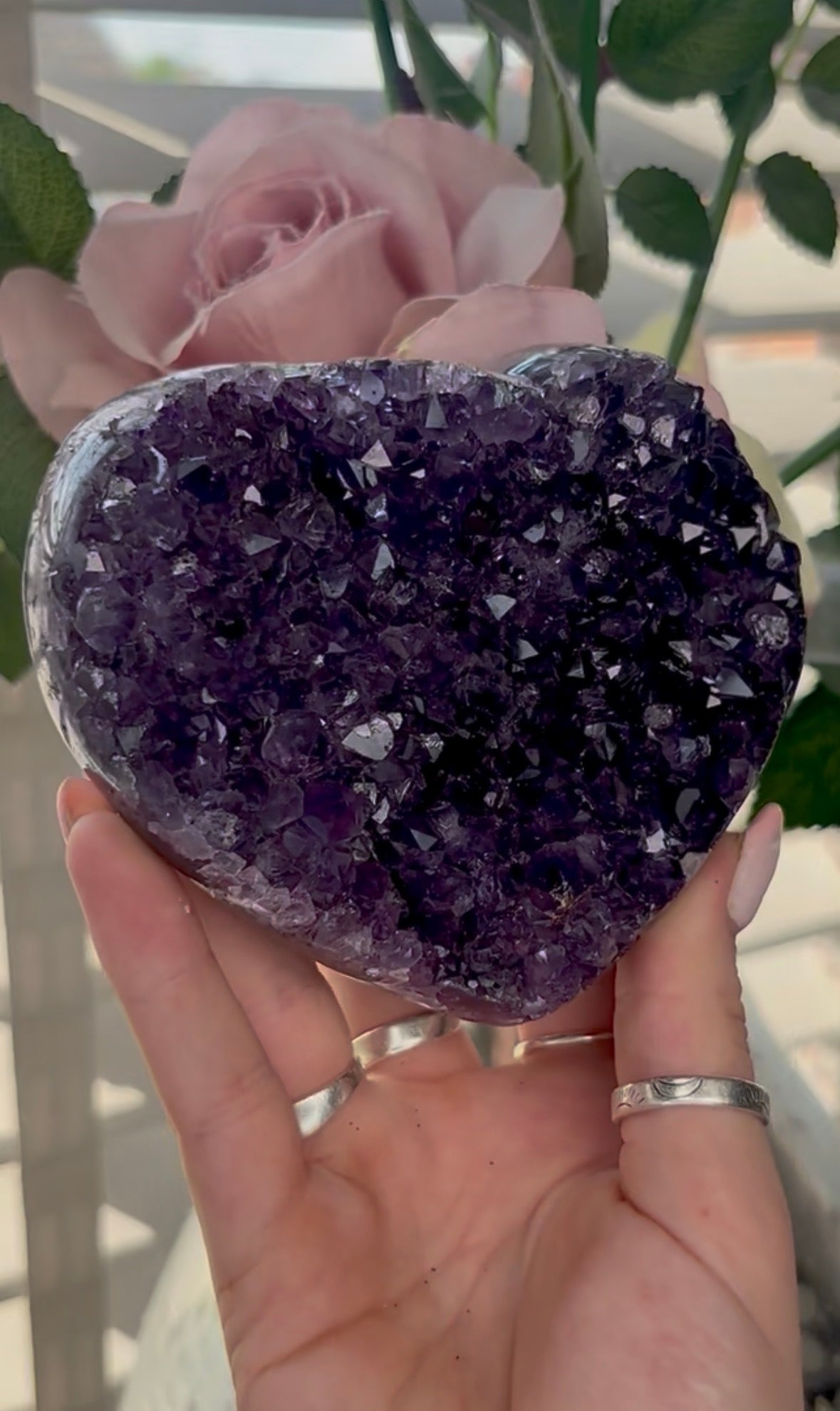 Uruguay, amethyst heart - comes with stand in purple tones