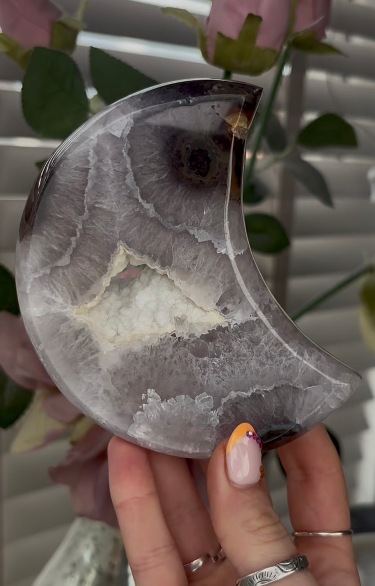 Beautiful, high grade, agate moon with druzy - stand included