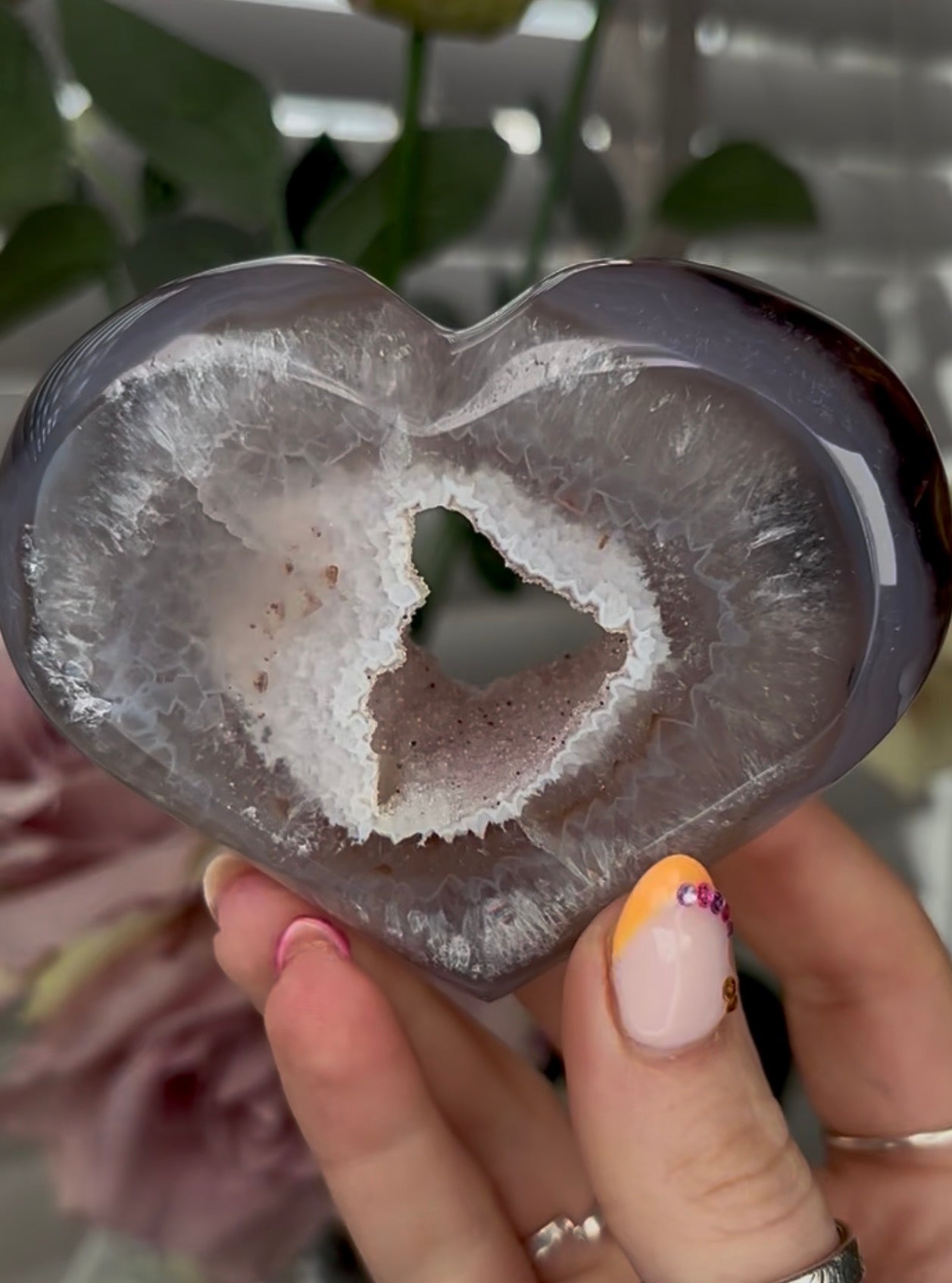 Beautiful, high grade, agate heart with druzy portal - stand included