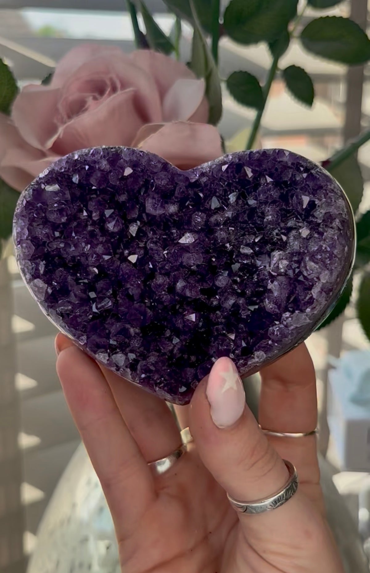 Uruguay, amethyst heart - comes with stand in purple tones