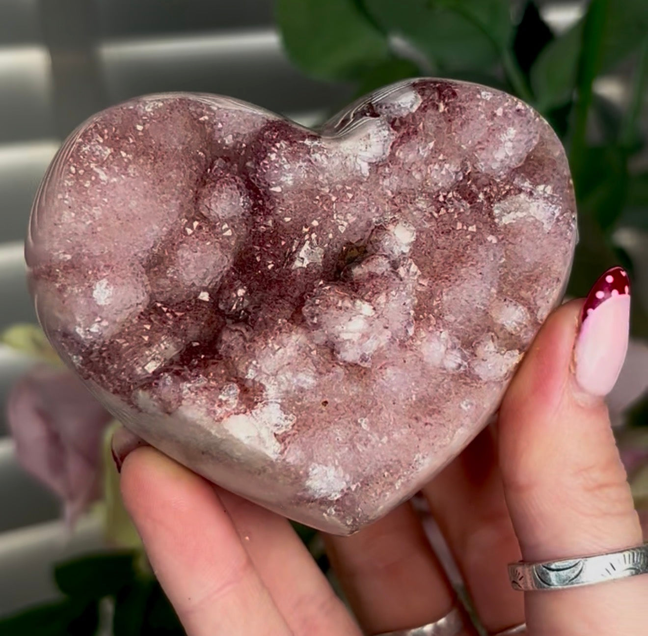 Hq druzy, pink amethyst heart - comes with stand