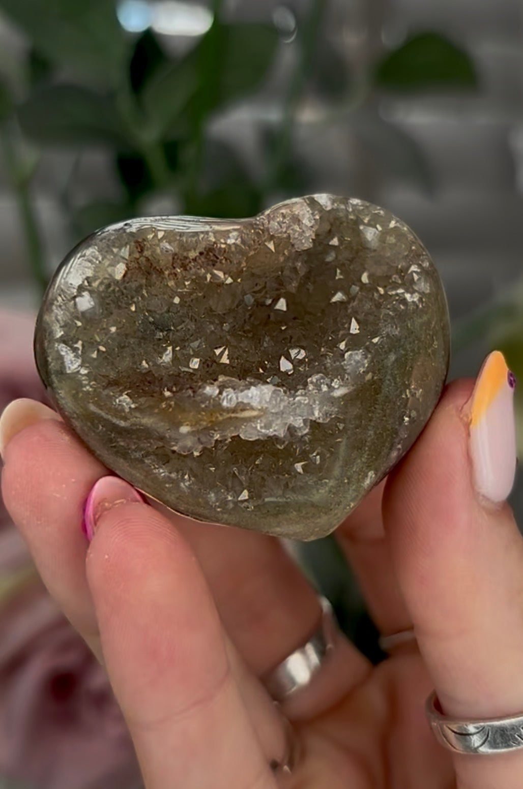 Beautiful, mini agate heart with druzy - stand included