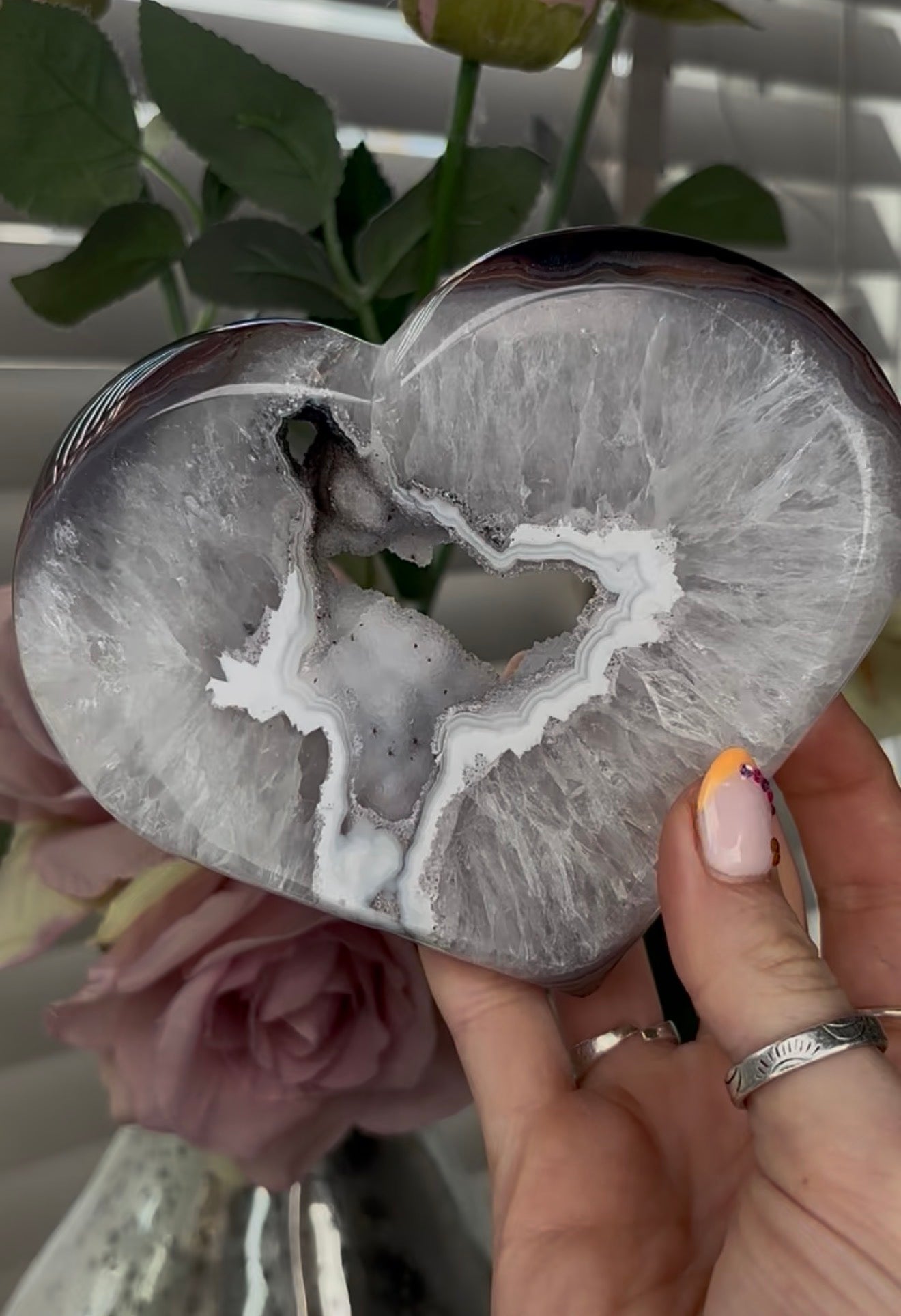 Beautiful, high grade, agate heart with druzy - stand included