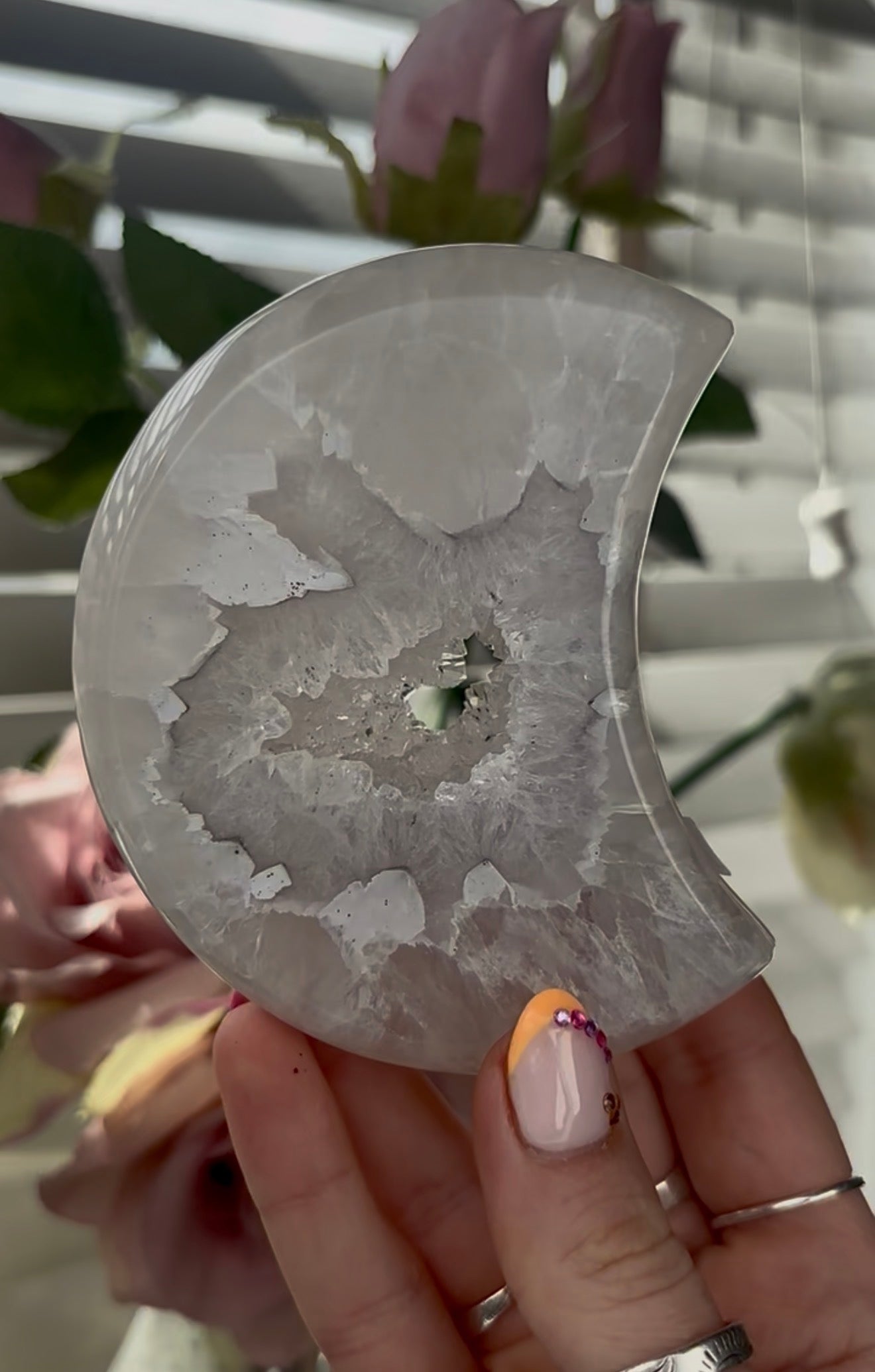 Beautiful, high quality, agate moon  with druzy - stand included