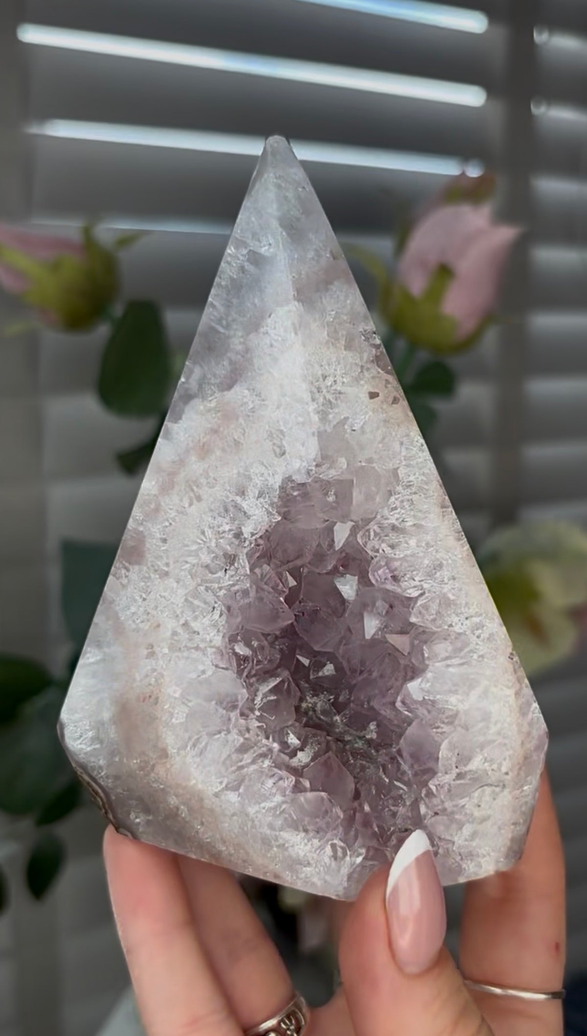 Beautiful, high grade, agate, self-standing, diamond with ligh pink druzy 12.6cm high