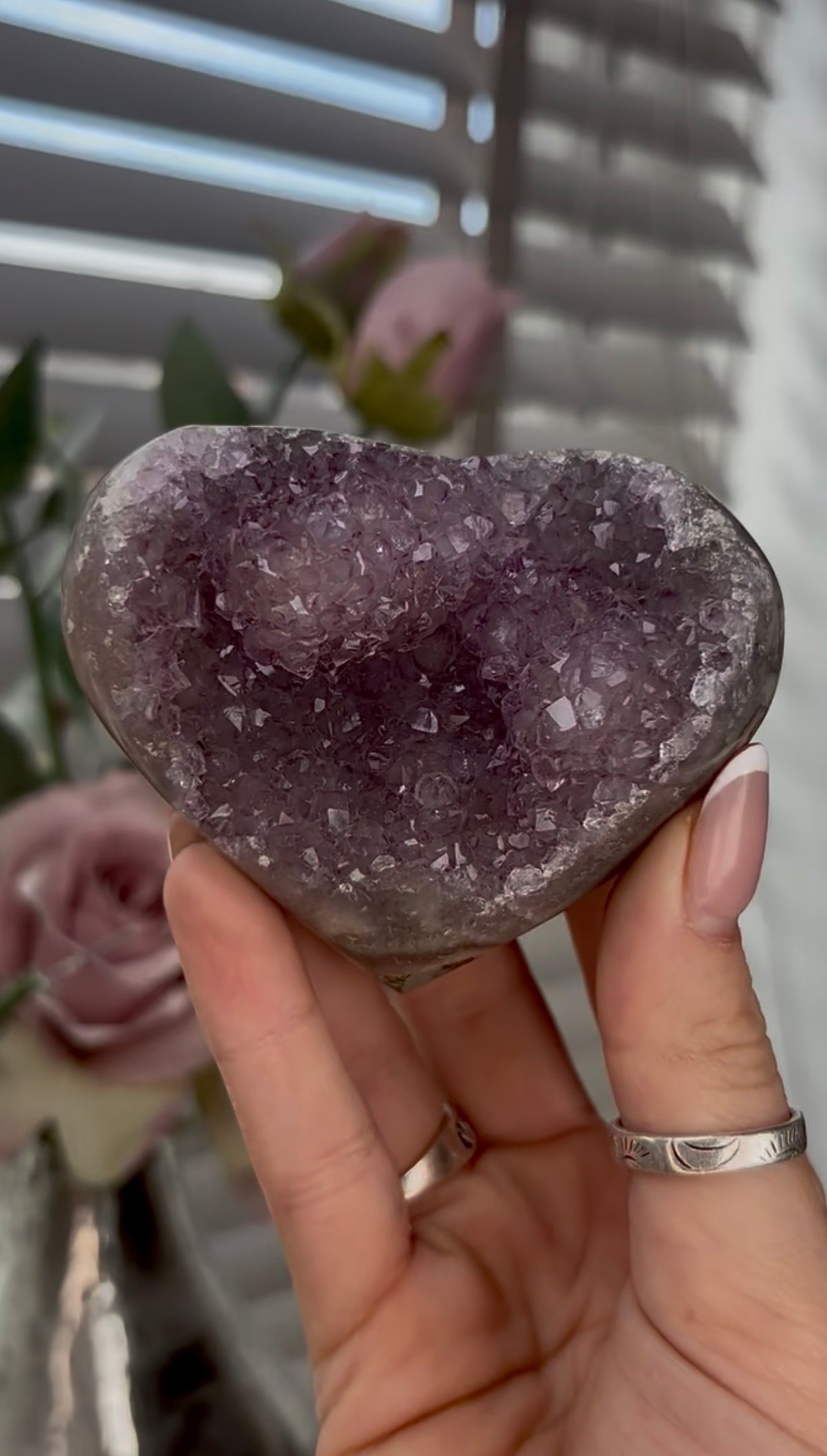 Uruguay, amethyst heart - comes with stand