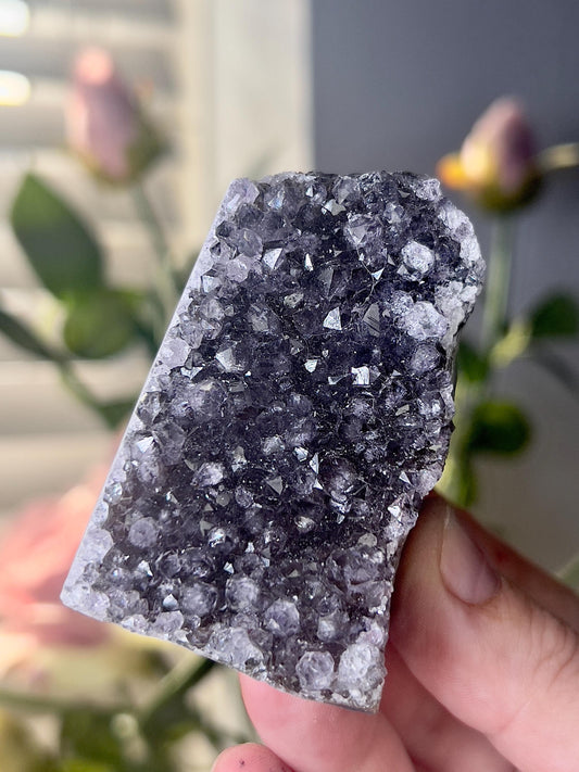 amethyst cutbase freeform - 155G 6CM (H) 4CM (W)