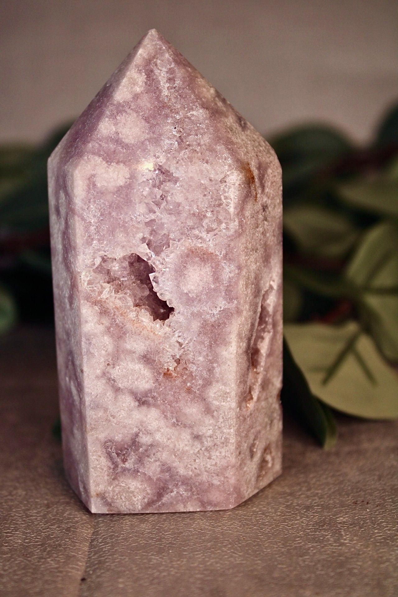 Lilac tone, pink amethyst tower from brazil 405g 11cm high