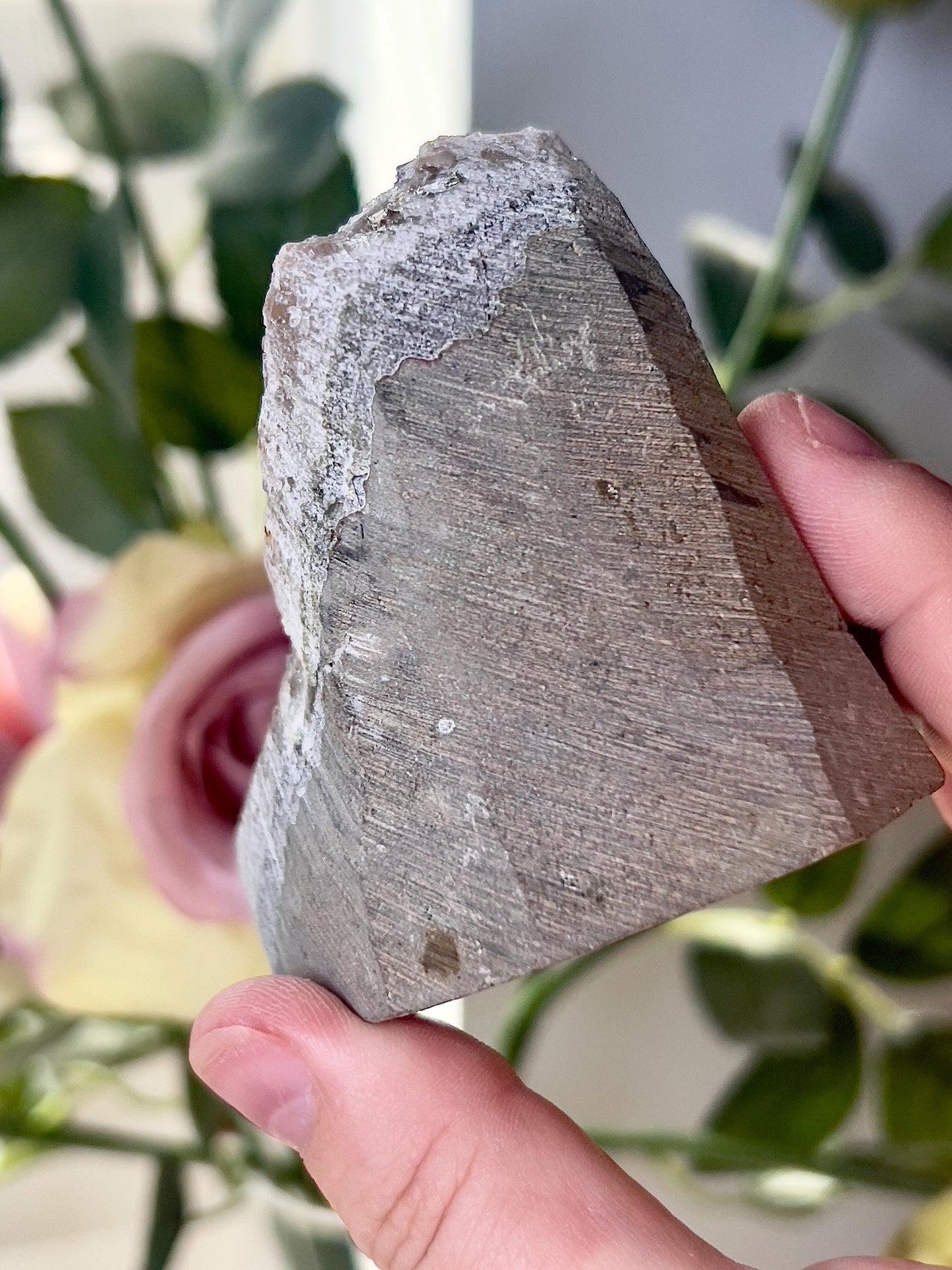 amethyst cutbase green toned freeform - 245g 7cm(h) 6cm(w)