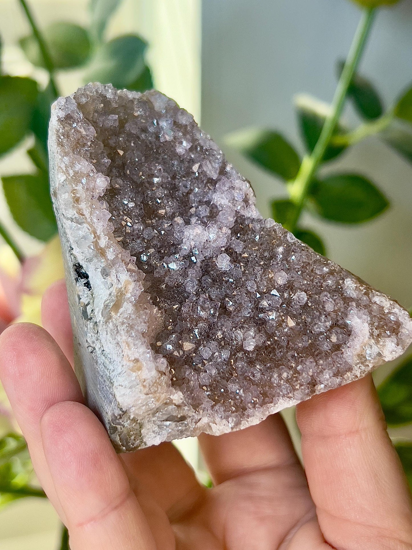 amethyst cutbase green toned freeform - 245g 7cm(h) 6cm(w)