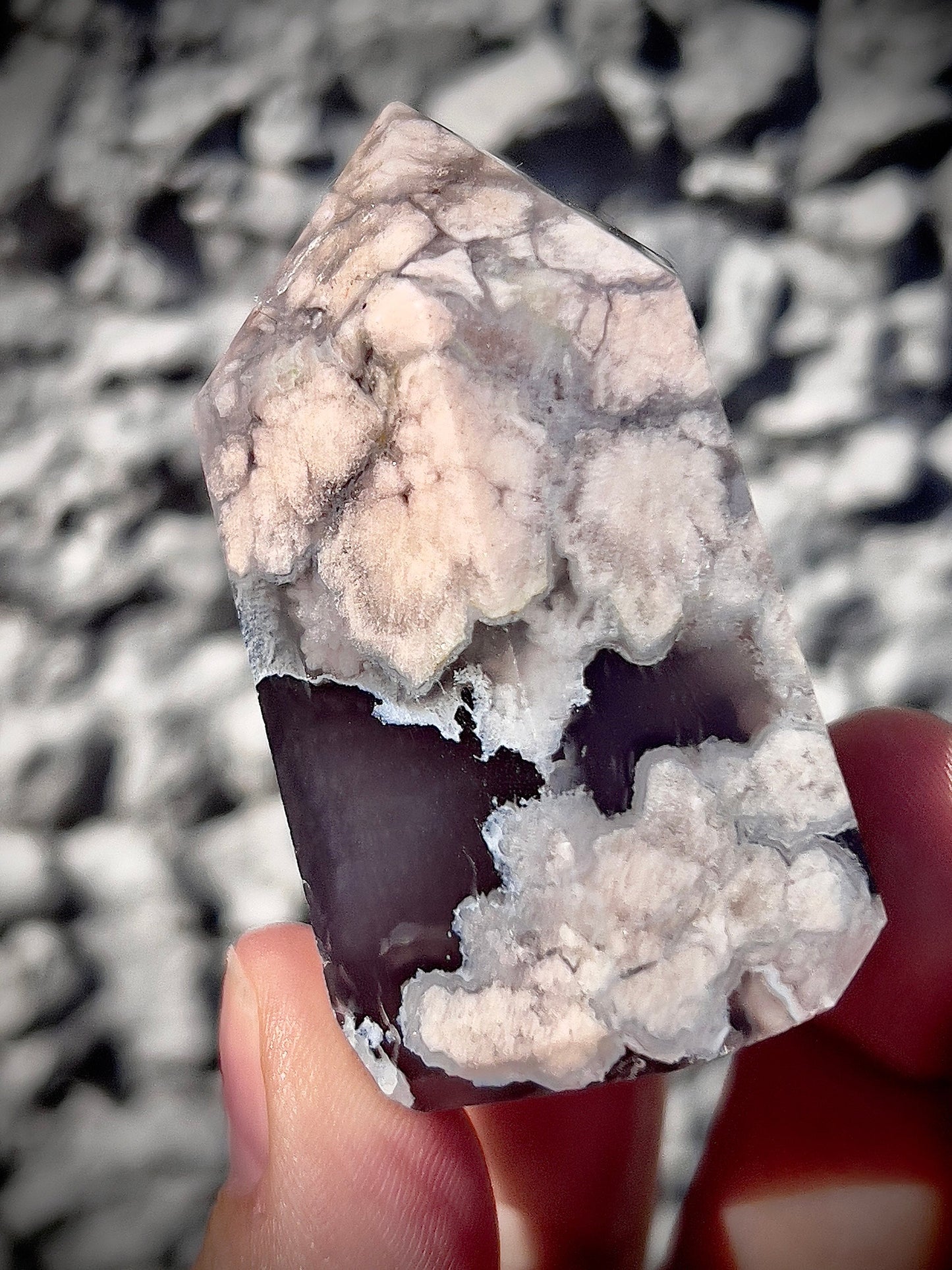 Chonky, Black flower agate tower