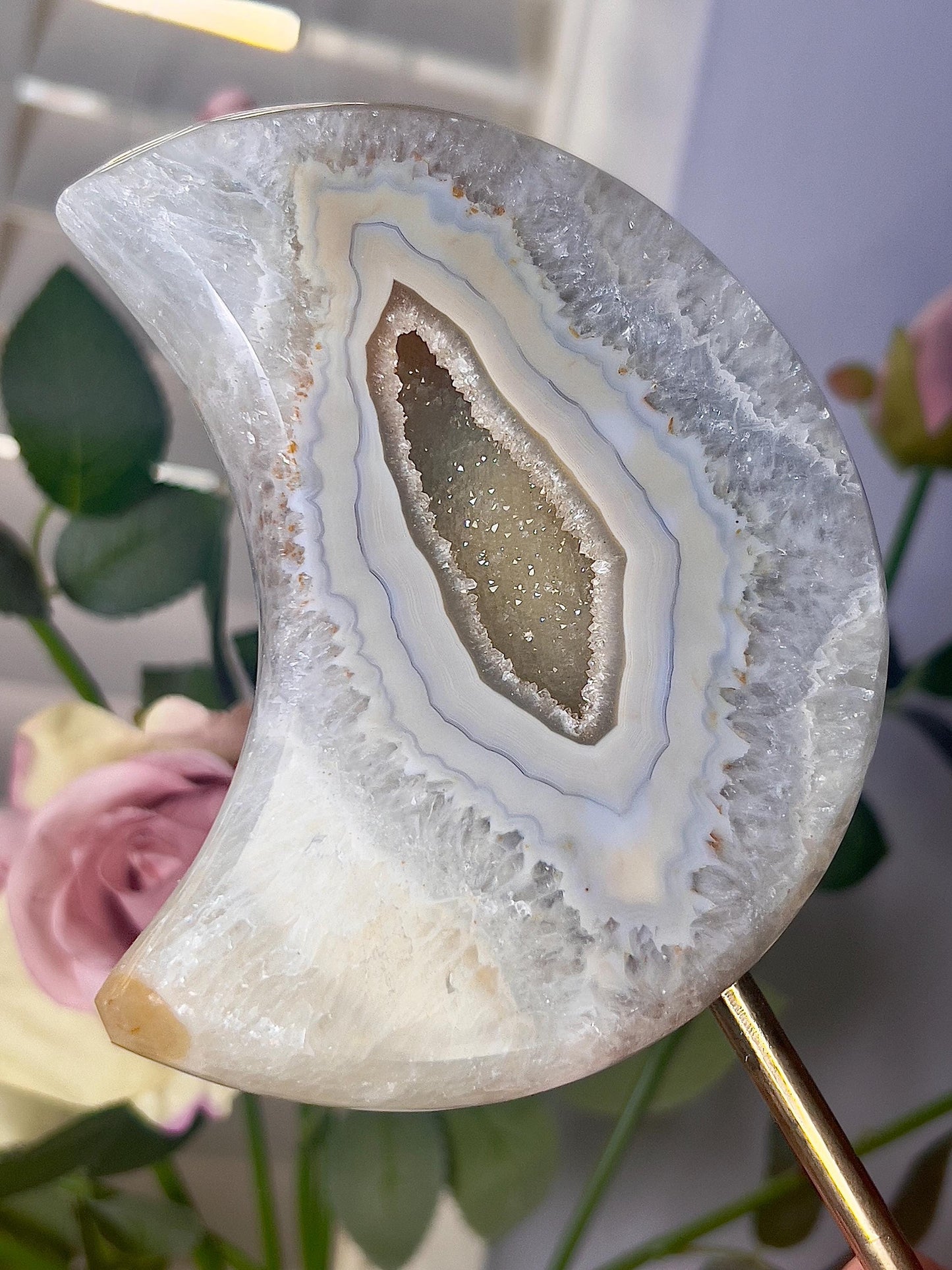 Beautiful, agate moon, with lime green toned, open druzy middle, on stand 640g 19cmt(h)