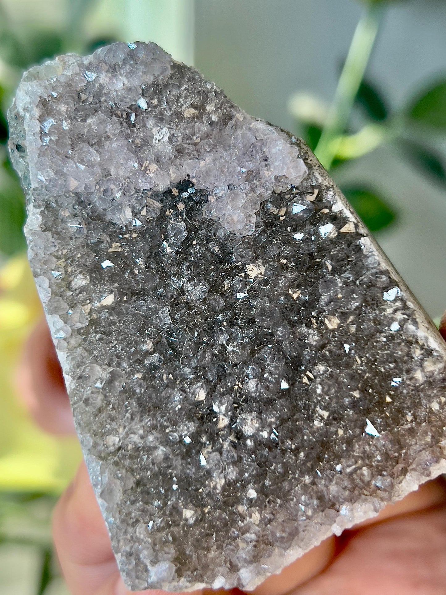 amethyst cutbase freeform - 160g 7cm(h) 5cm(w)