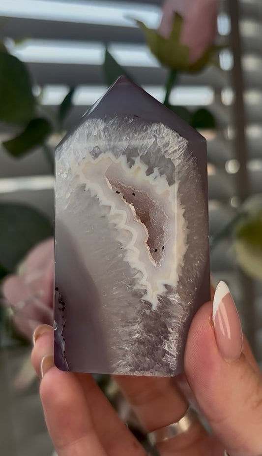 Beautiful, agate tower with druzy