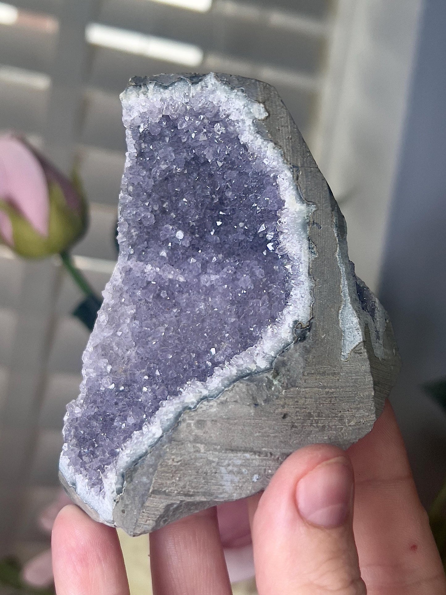 amethyst with purple tones cutbase freeform with mini portal - 220g 8cm(h) 8cm(w)