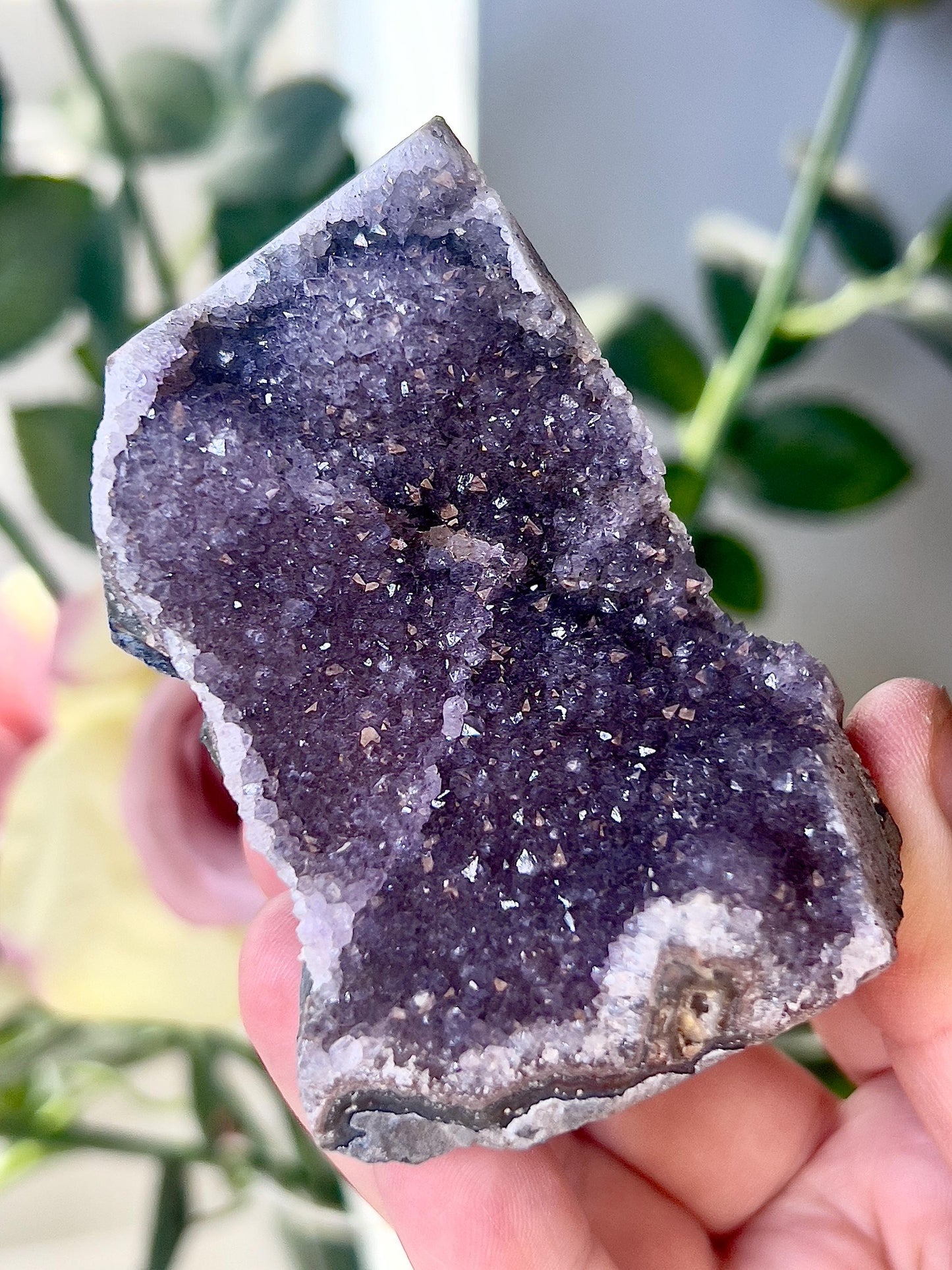 amethyst cutbase freeform - 175g 7cm(h) 6cm(w)