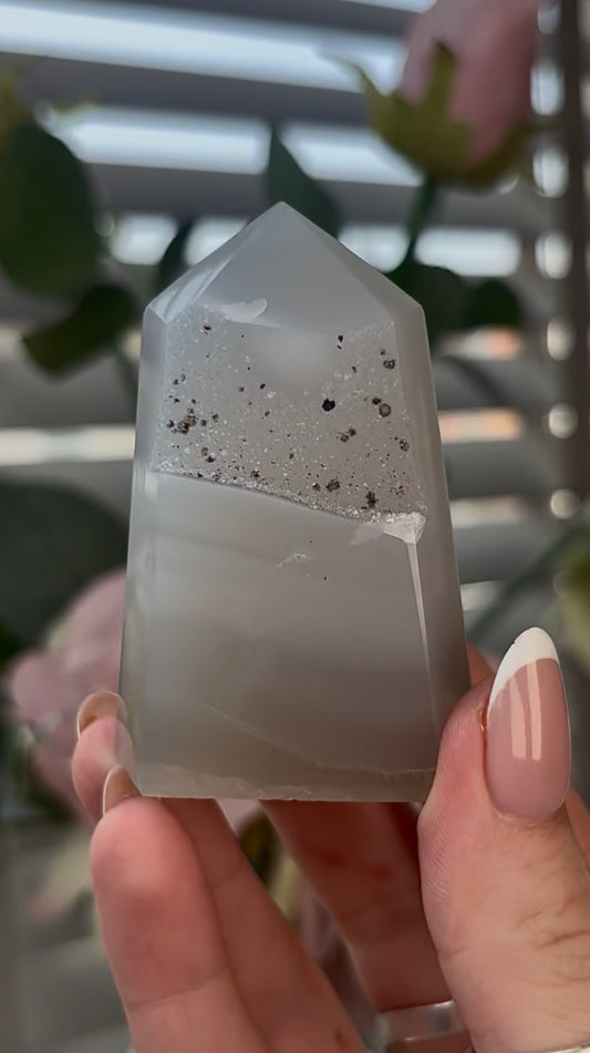 Beautiful, agate tower with druzy