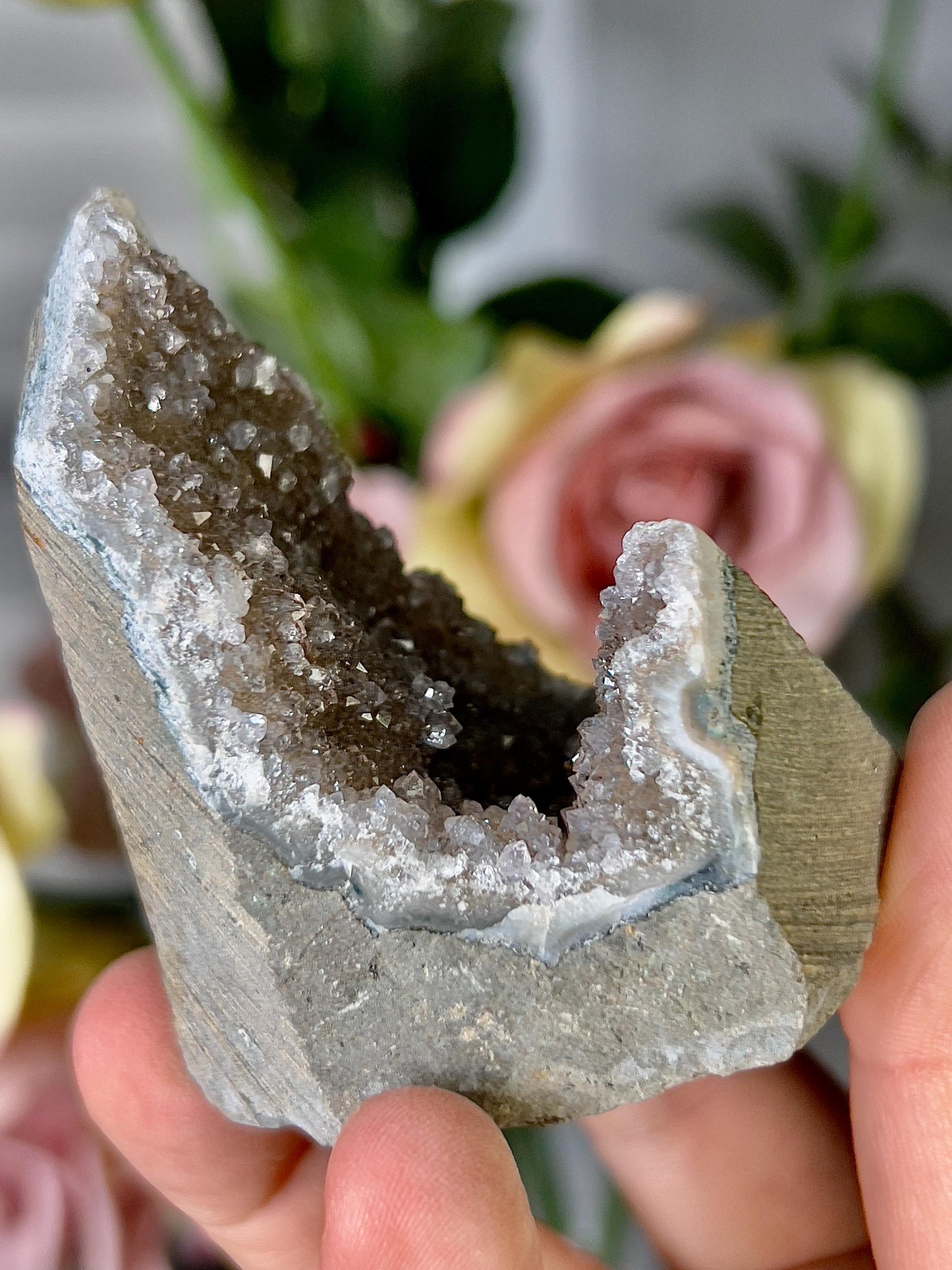 amethyst cutbase green toned freeform - 115g 6cm(h) 4cm(w)